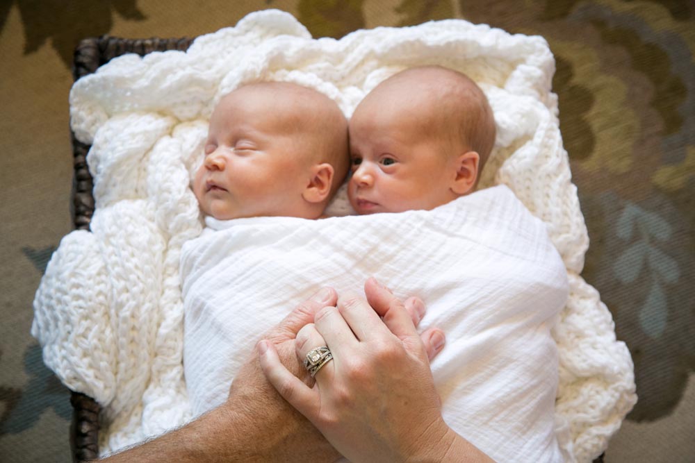 Twin Newborn Portraits036.jpg