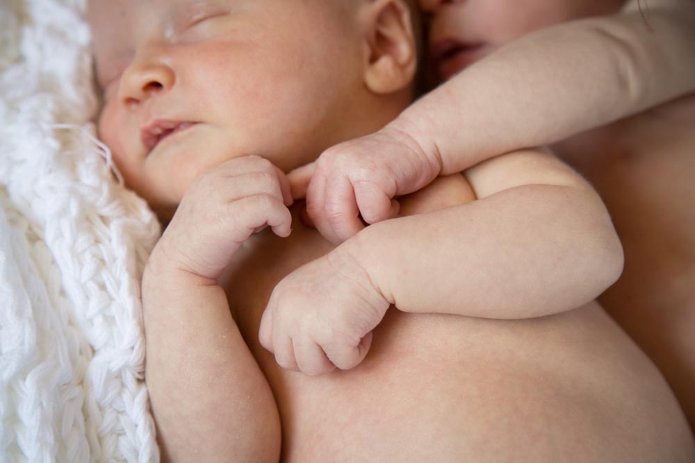 Twin Newborn Portraits045.jpg