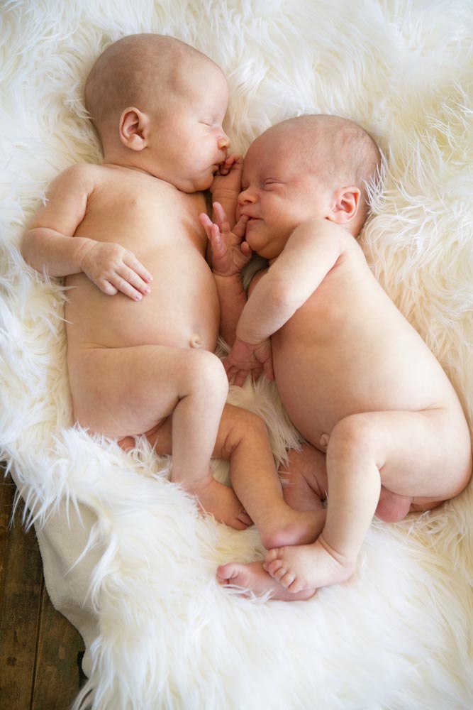 Twin Newborn Portraits046.jpg
