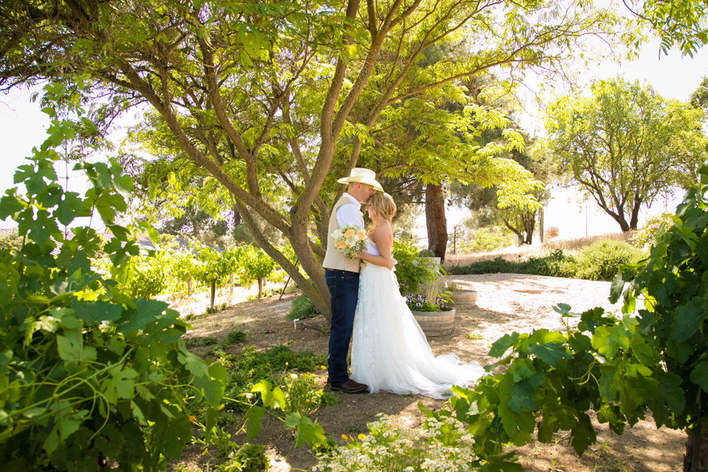 Paso Robles Wedding Photographer Stillwaters Vineyard 069.jpg