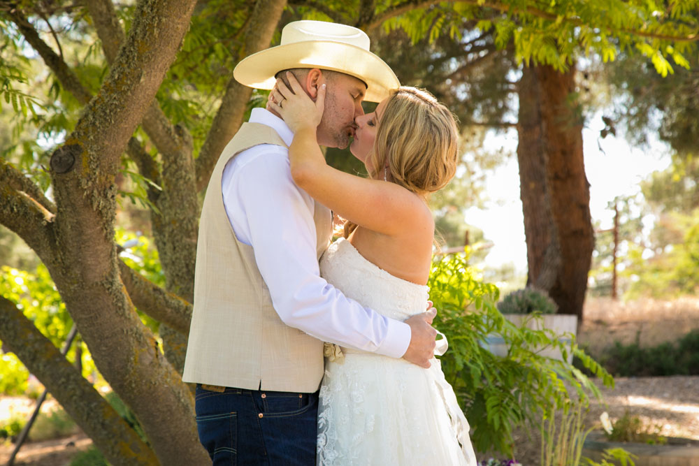 Paso Robles Wedding Photographer Stillwaters Vineyard 071.jpg