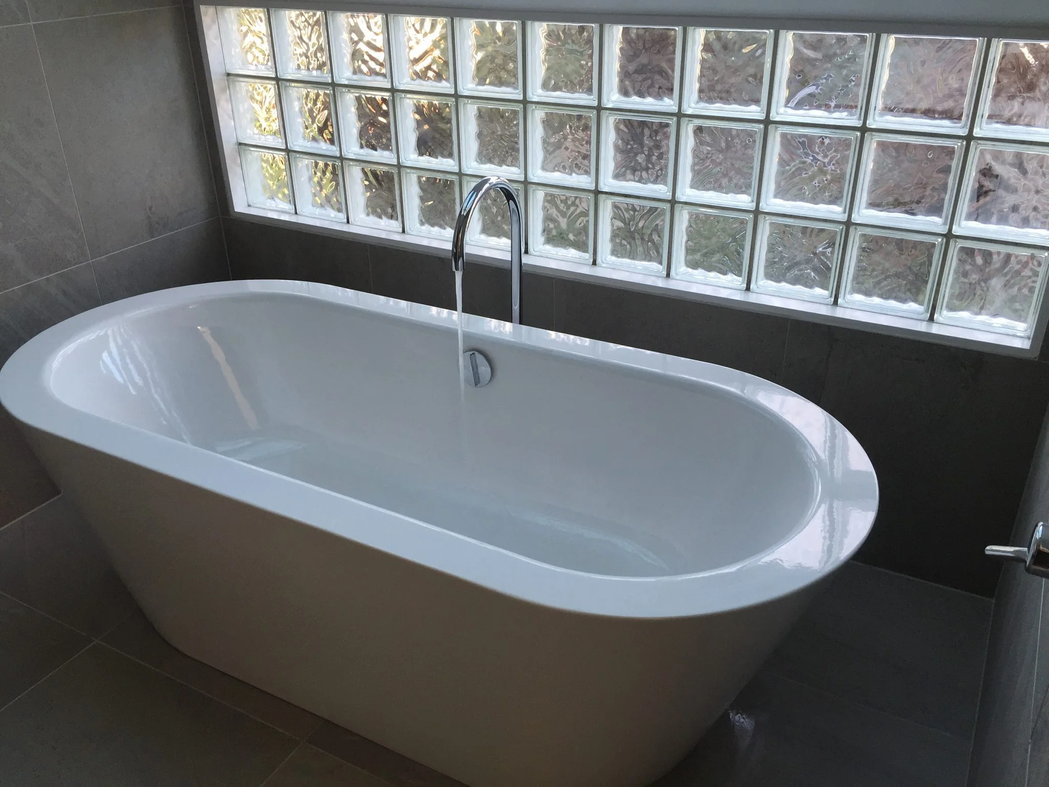 White Free Standing Bath