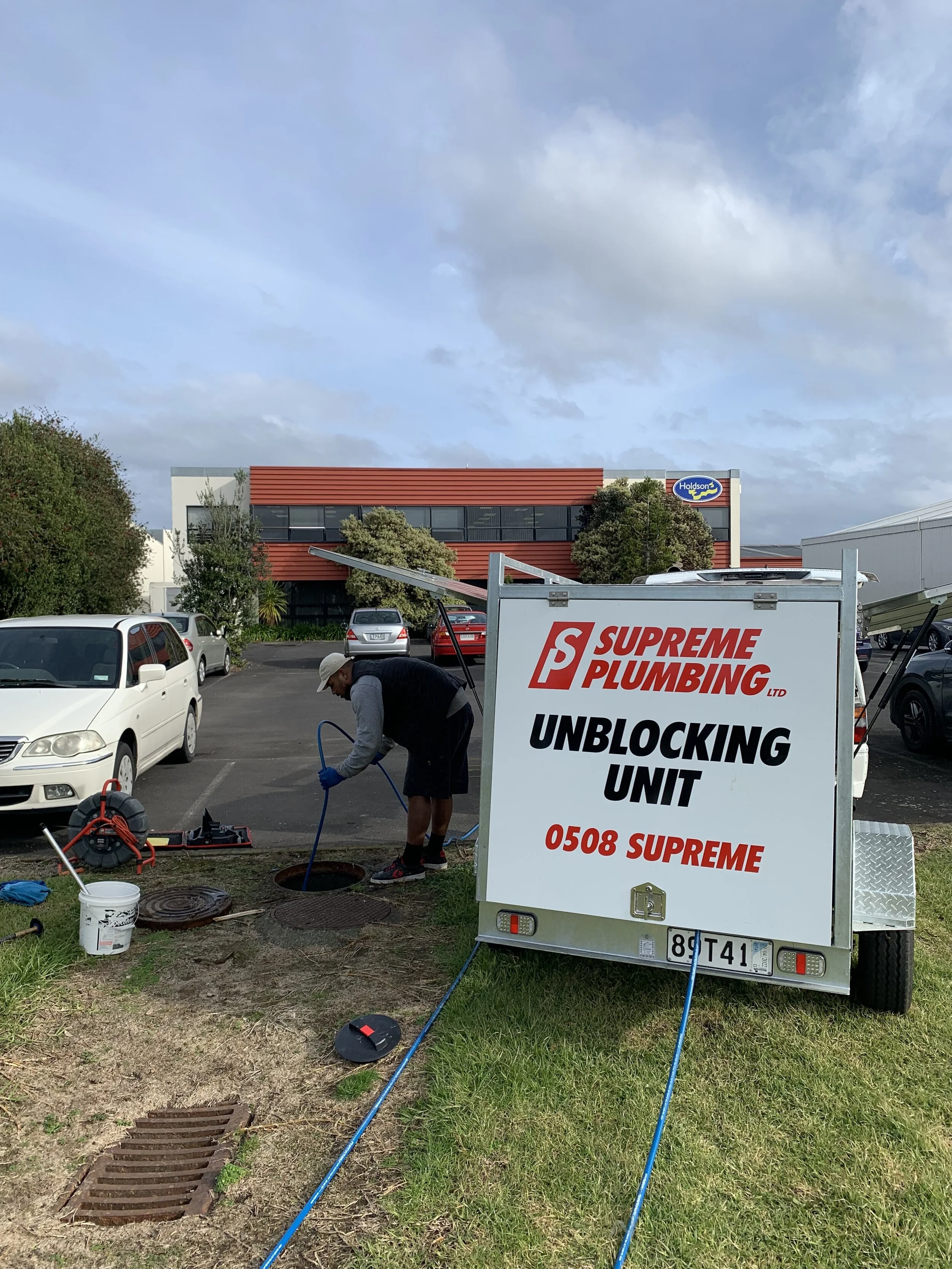 Superdox Nili on the tools