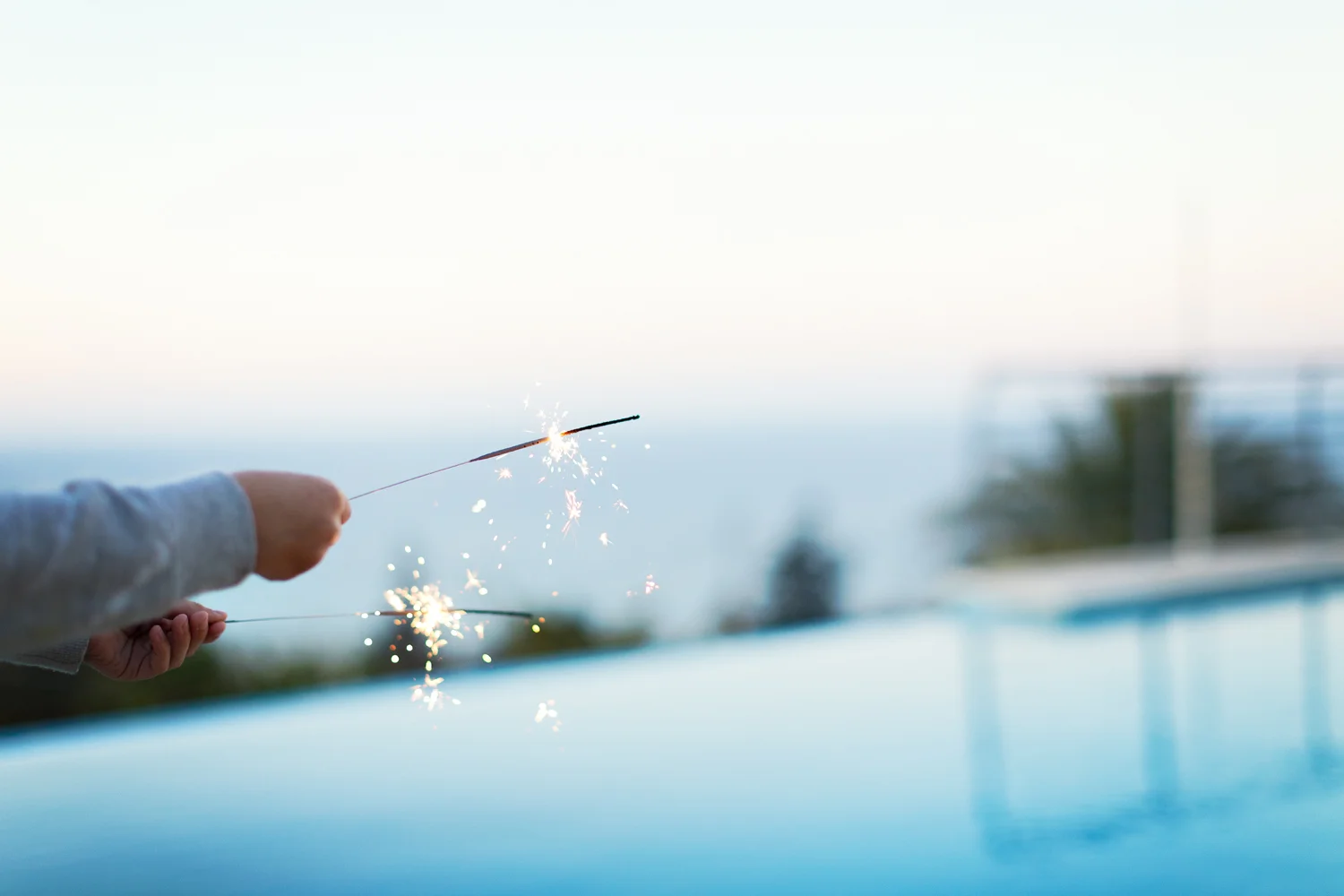 natural light photographer, malta photographer, maternity photographer malta, kids photography malta, family photoshoot malta, sparkler, whimsical