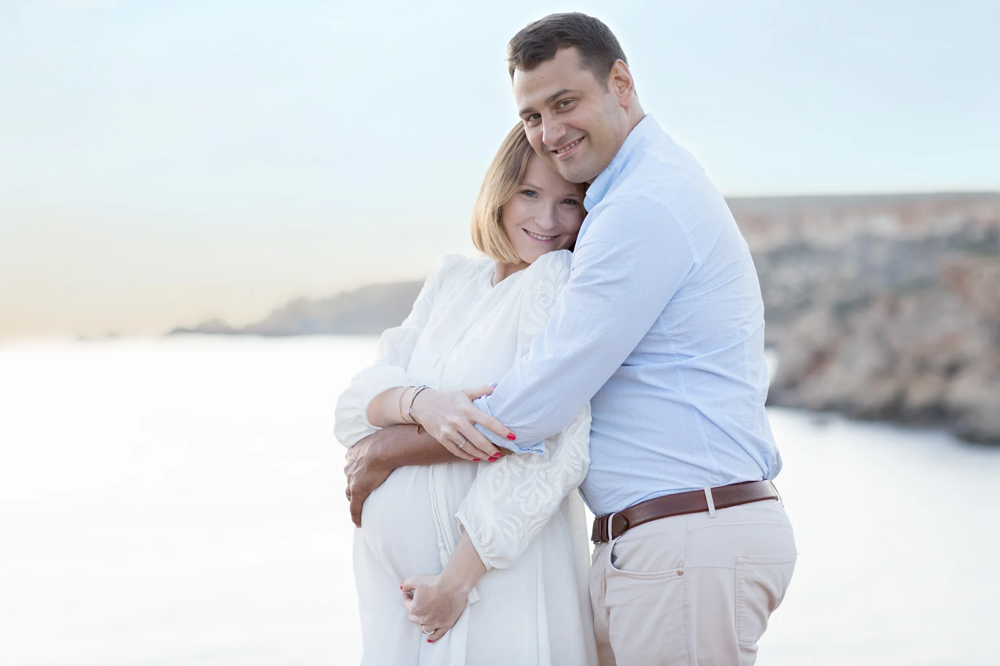 holding on, gorgeous sunset, happy parents, backlight, passionate maternity photographer malta, relaxed photo session, last photo
