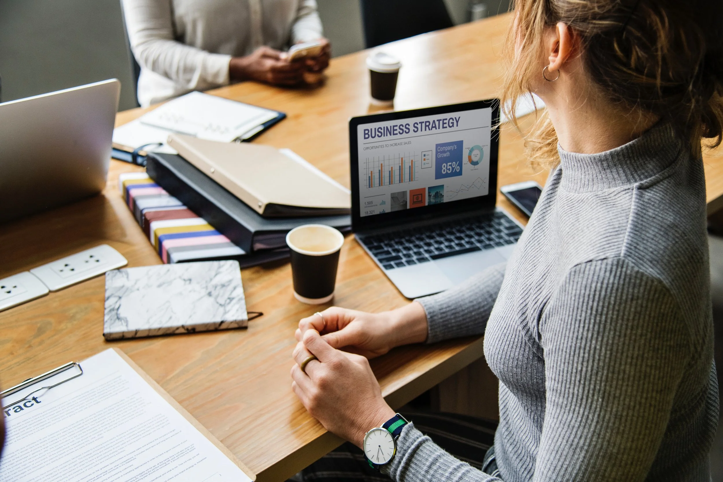 approach-marketing-stay-connected-with-customers.jpg