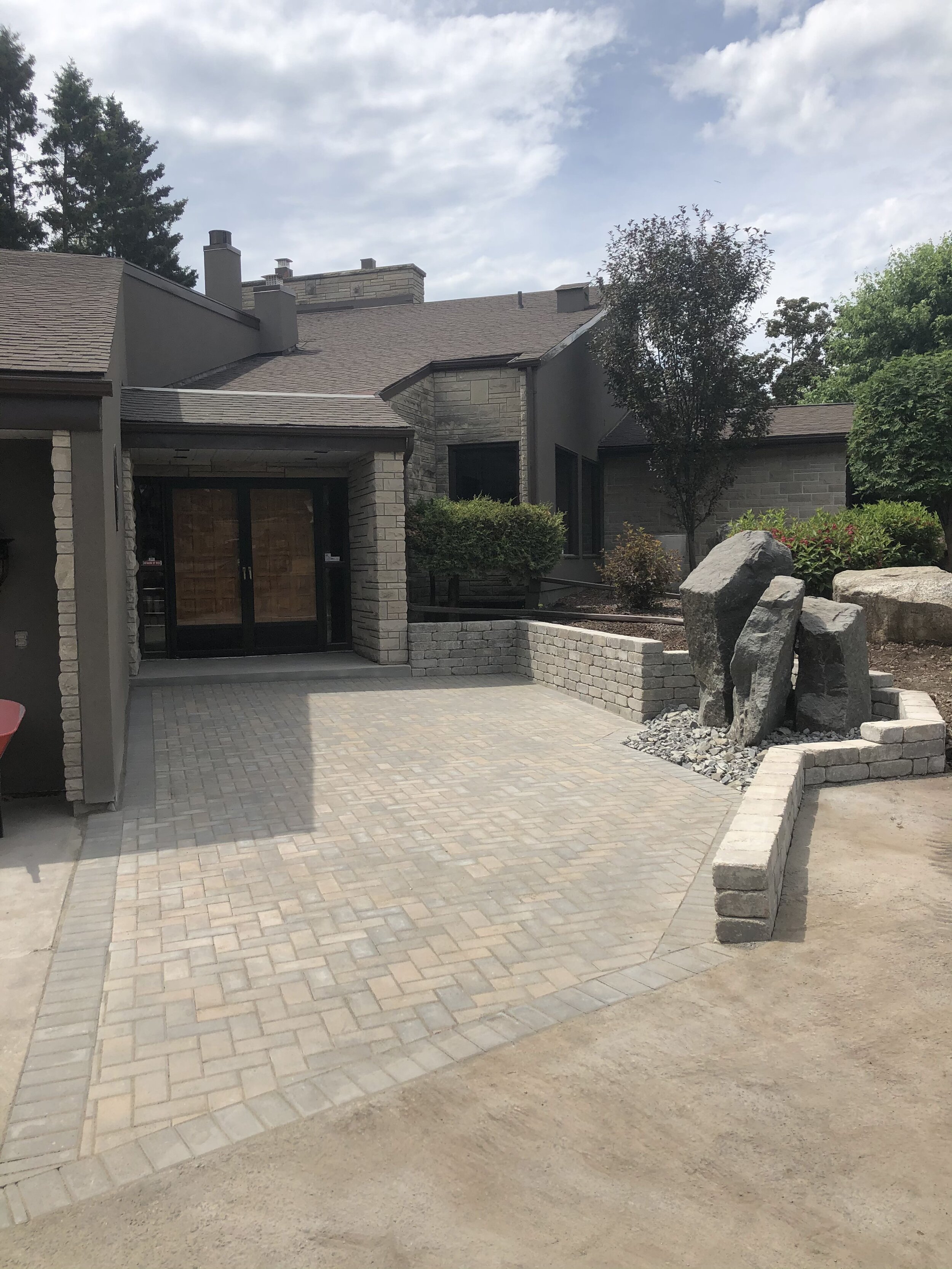 Nordic Pavers, Quarry Stone retaining wall