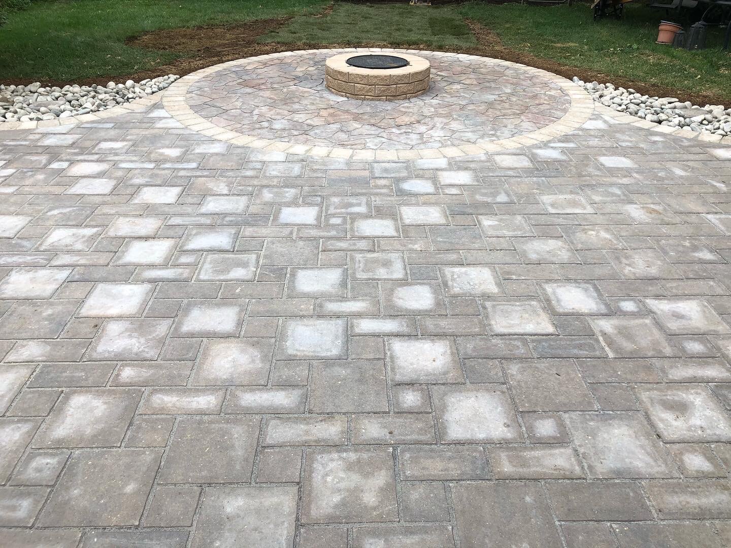 Verano Patio with accenting flagstone fire pit circle