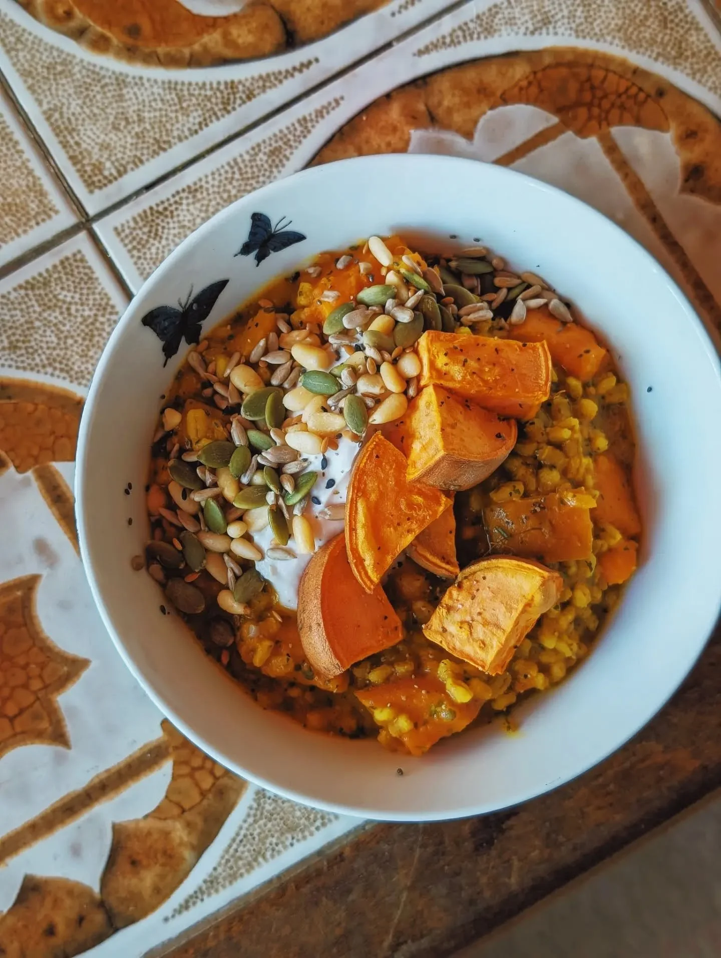 I got almost everything from @kentfoodhubscic ❤️ You'll just need to grab some coconut yoghurt from any shop or you can sub with @glebefarmfoods coconut milk if you want to get everything on the hub!

Lots of the cupboard bits are from @restock_kent 