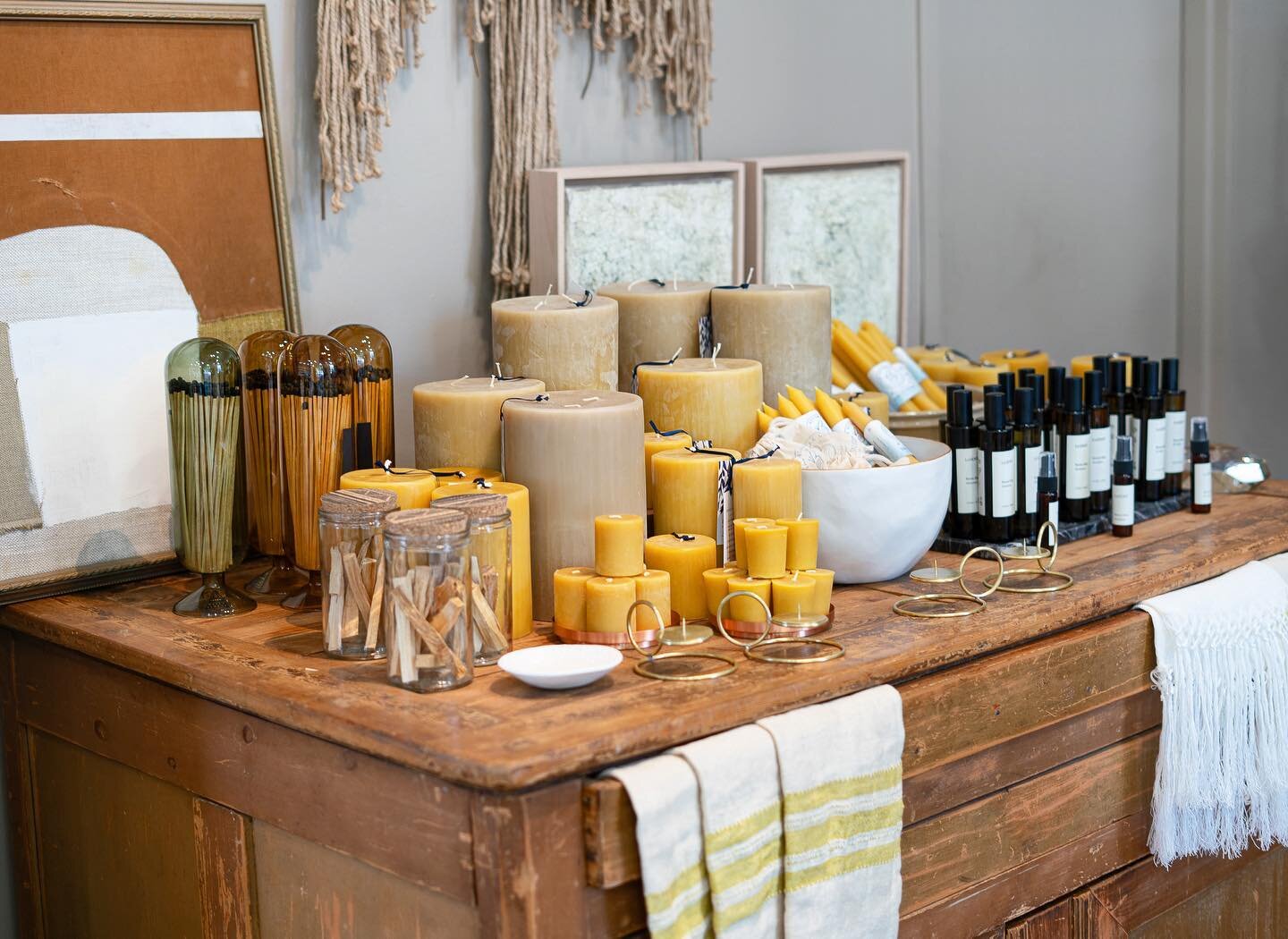 Did you know our bestselling beeswax candles by @thebeeswaxcompany are hand-poured with 100% pure beeswax from Texas beekeepers? Beeswax is a natural, renewable resource that burns longer, drips less and smells amazing 🕯