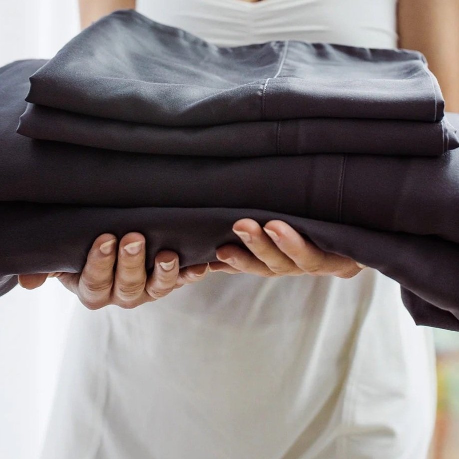 YALA-LUXE-SATEEN-BAMBOO-SHEET-SET_FOG.jpg
