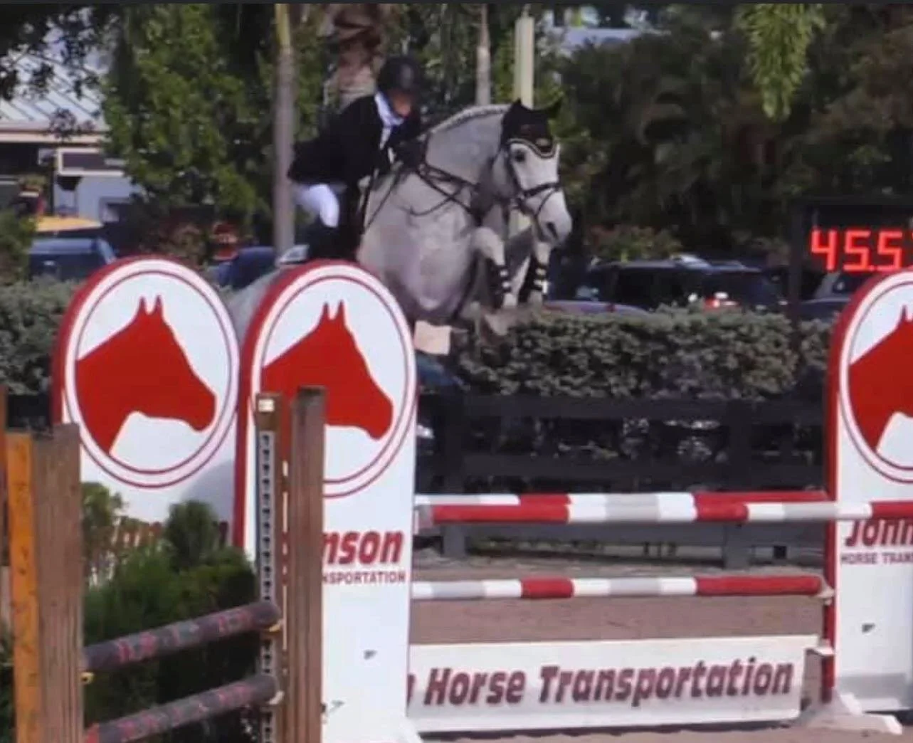 Charmander giving @kbeattie25 a little extra air time to ensure a clear round in yesterday&rsquo;s High Adult Jumper Classic!