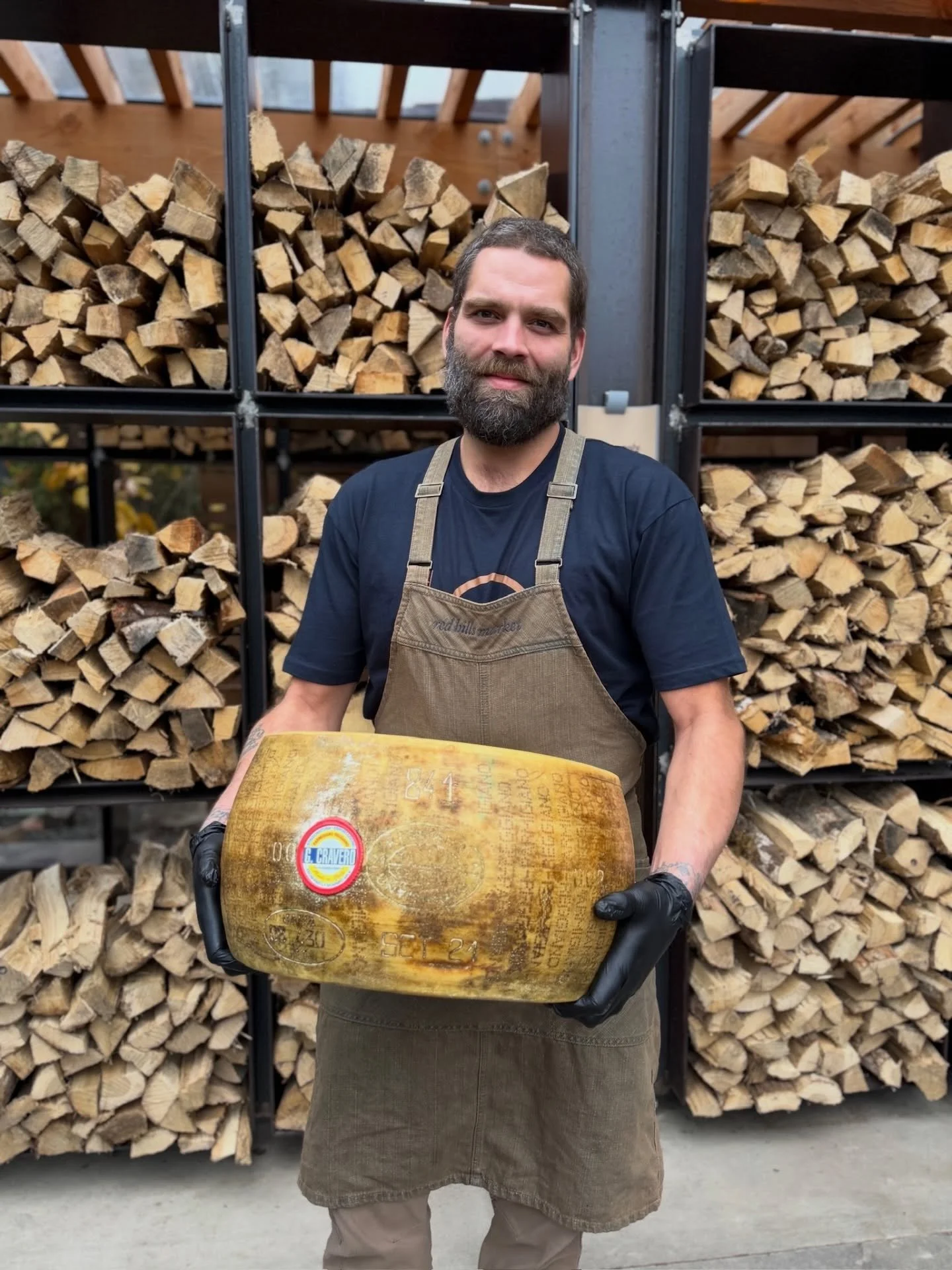 Wondering who the big cheese is around here?

Meet Jacob our chef de cuisine holding a big wheel of genuine parmigiano reggiano straight from Italy!

#parmigiano #redhillsmarket #dundeeoregon