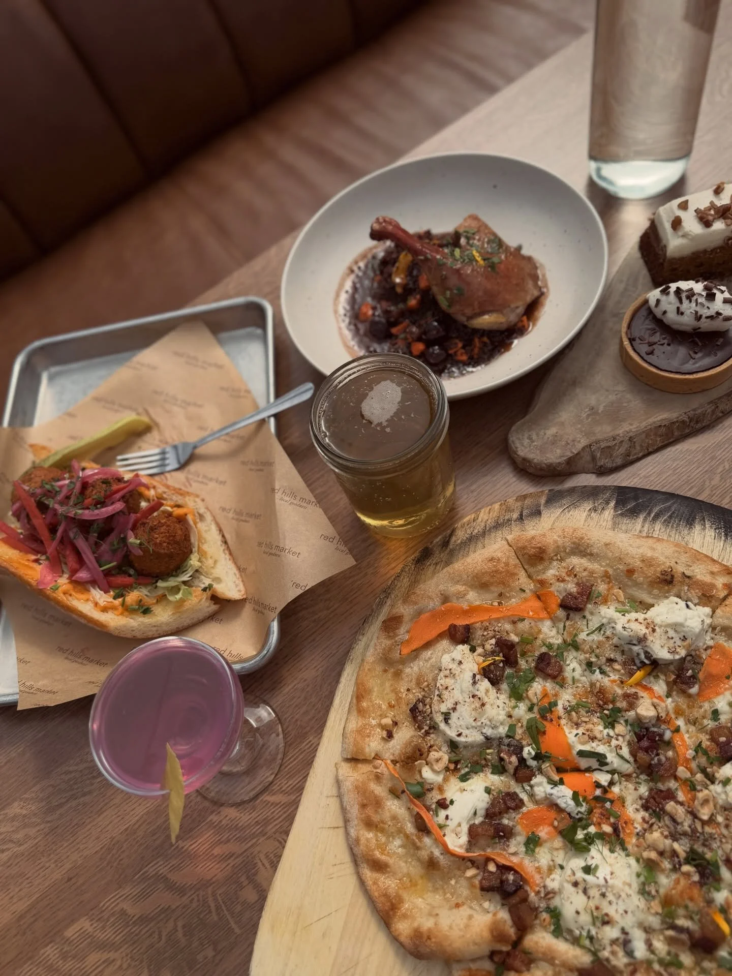 Happy Friday!☀️🌻🧡

#redhillsmarket #dundeeoregon #traveldundeeoregon #localgoodness #springvibes