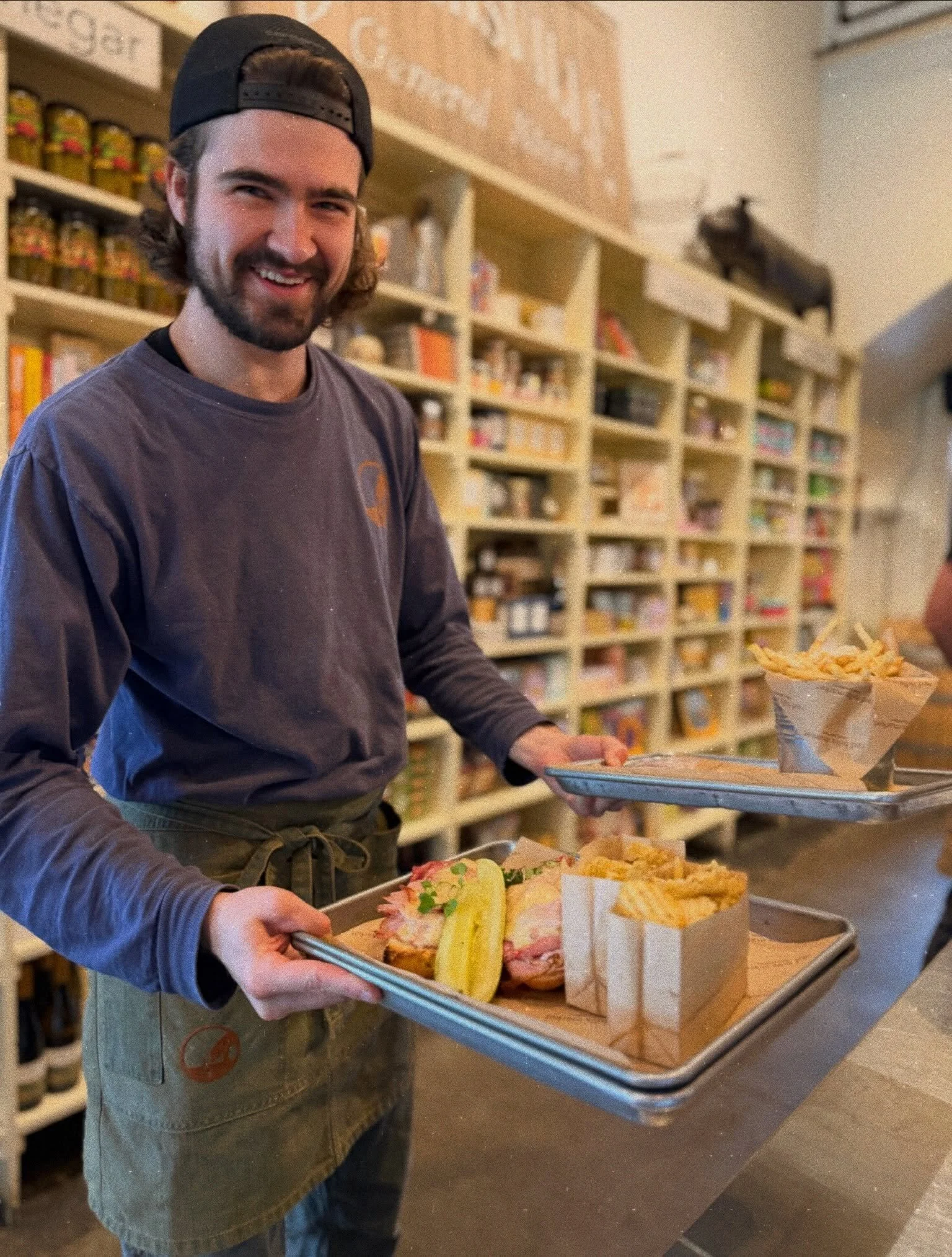Current summer cravings&hellip;smiling faces, bonfire nights, 🥂 all day, and our Elotes Summer Pizza!

#oregonsummer #localgoodness #dundeehills #traveldundee #willamettevalley