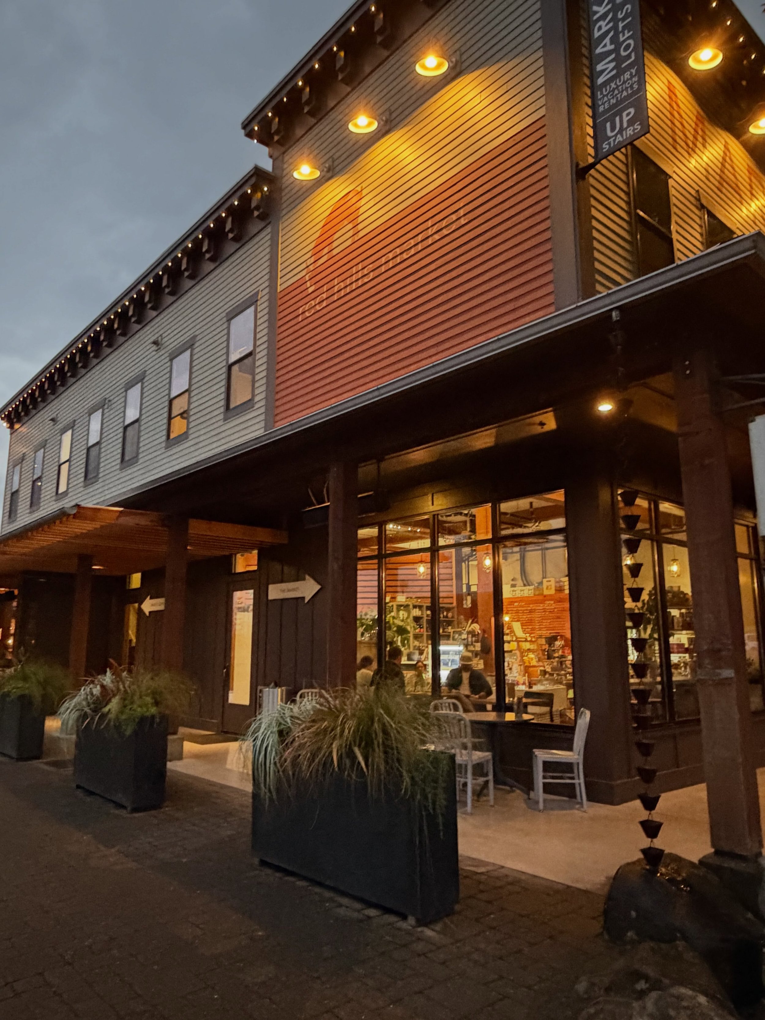 Warm lights &amp; cool evenings&hellip;love!