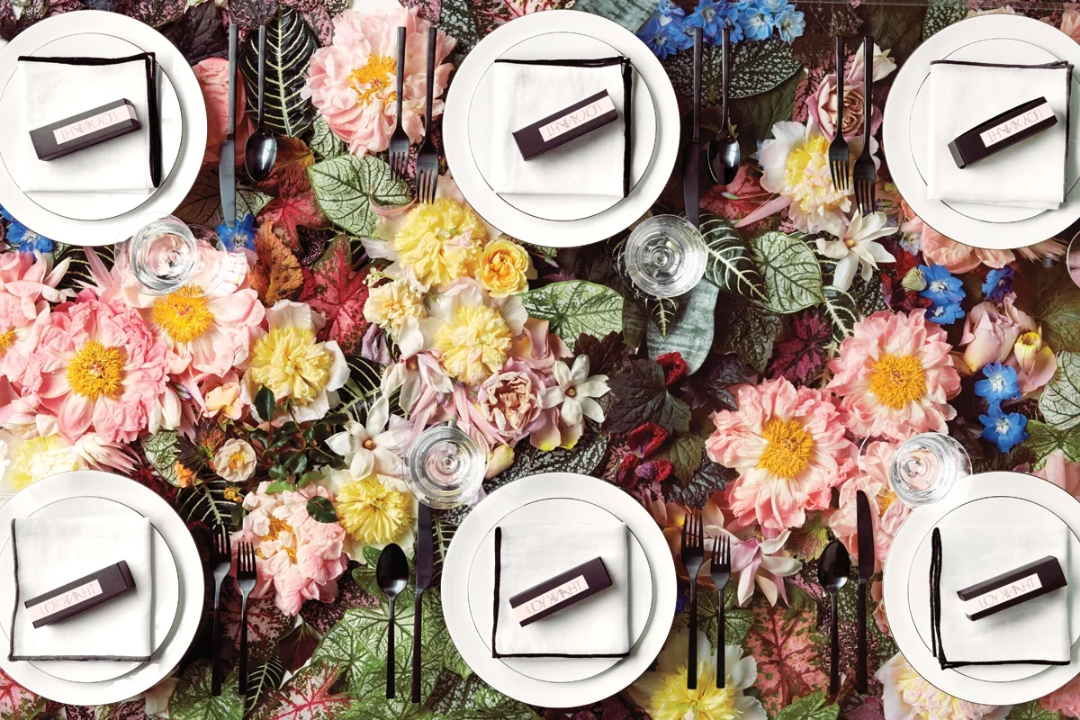 Mlucite-table-setting-with-flowers-346-d112266.jpg
