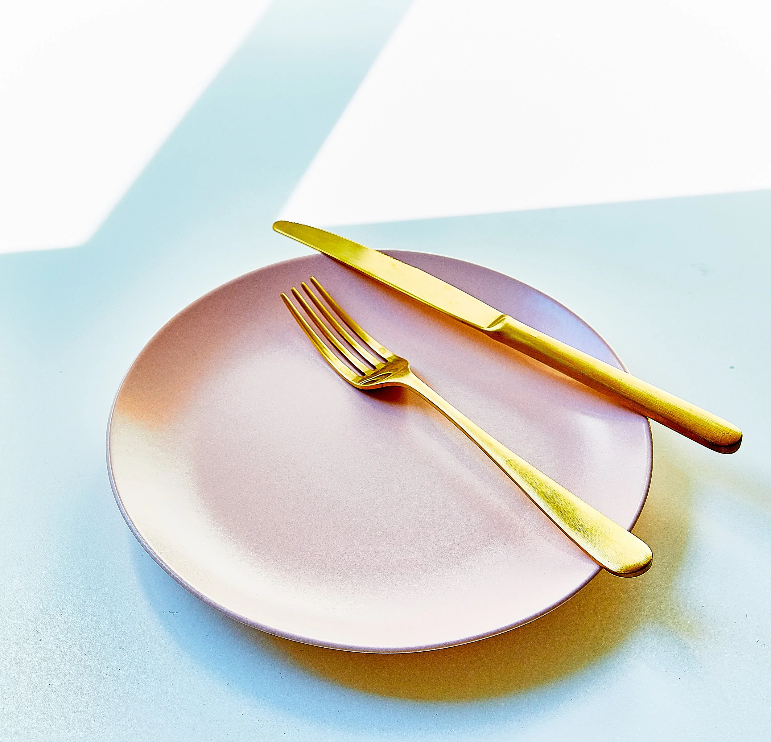 plates-with-napkins-473.jpg