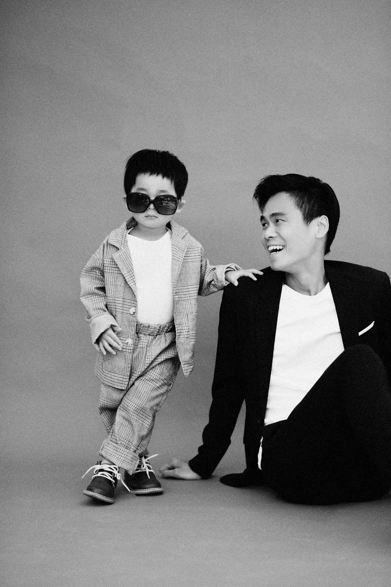 sandyhongphotography-kansascity-familyphotoshoot-overlandpark-fatherandson-suit-portrait-6.jpg