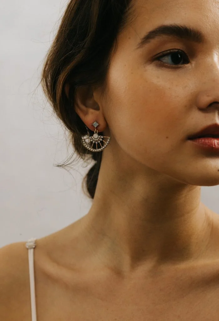 xEsMCFNER6qYFmk1VHUz_Margot_Drop_Earrings_-_White_MDL_CLO_WEB_1024x1024.jpg