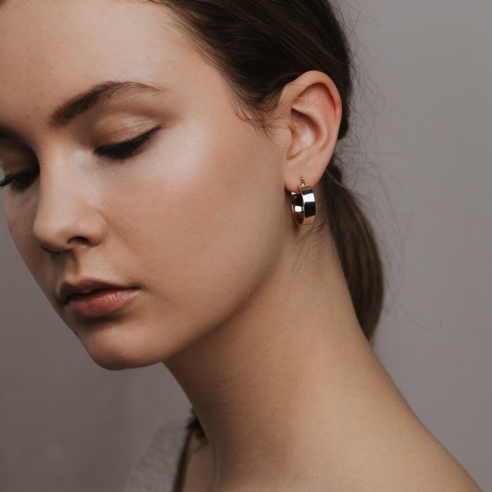 OsPX2U0ZRfeIiIE4nwot_Chloe_20mm_Hoop_Earrings_-_Gold_MDL_CLO_WEB_6fbd6443-b142-48b9-9ed8-c1143b487485_1024x1024.jpg
