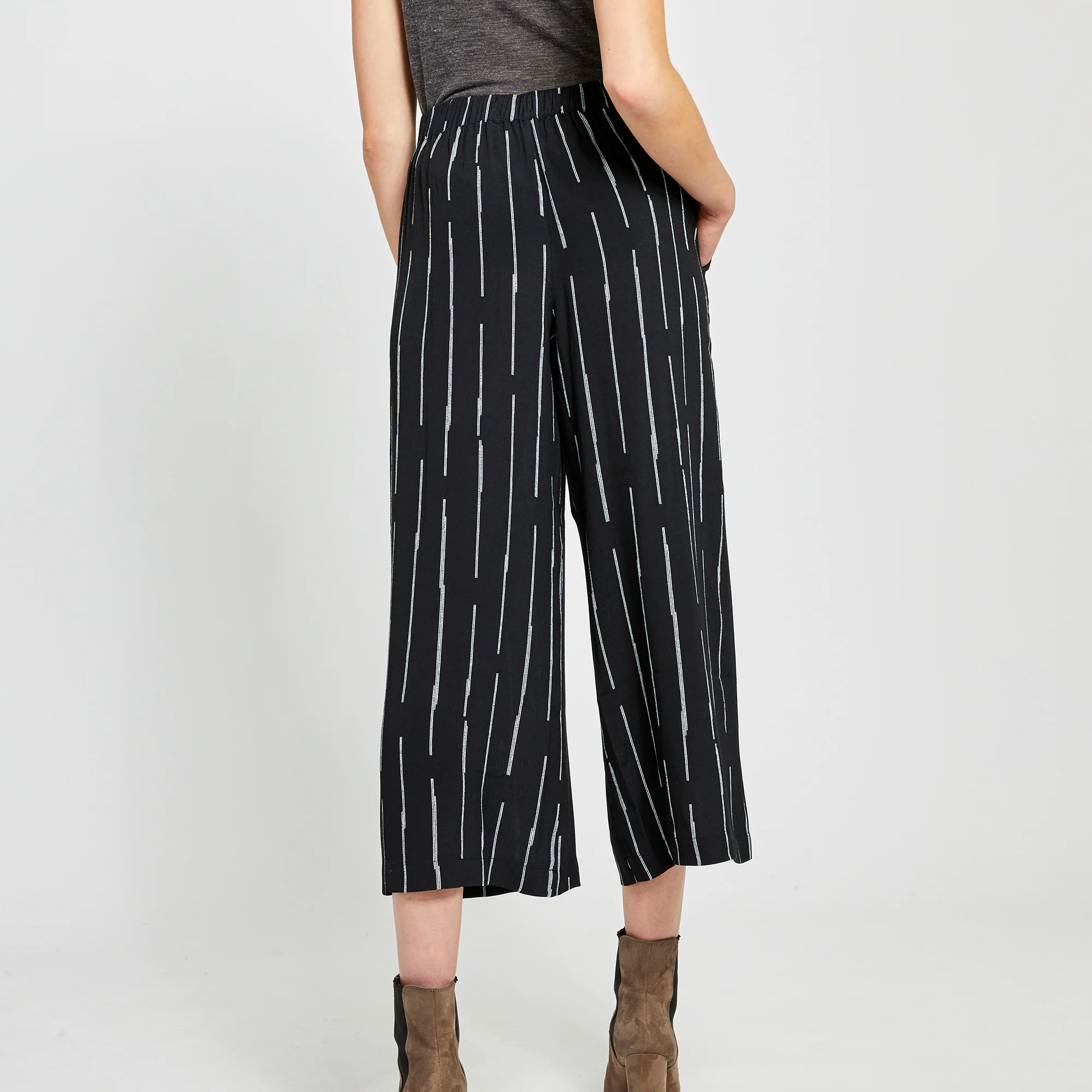 GF195_7128_LADDER+STRIPE_3.jpg