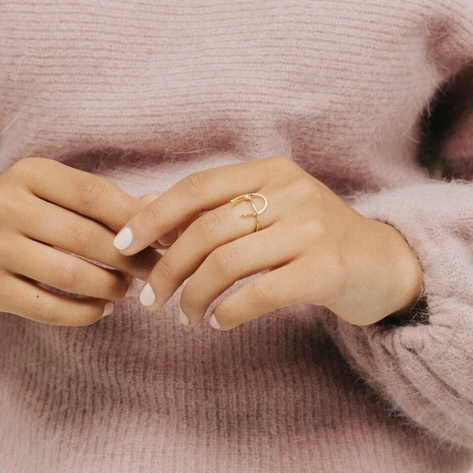 RI6MwVw1Qpe4OVY4ntID_Rider_Ring_-_Gold_MDL_CLO_WEB_1080x.jpg