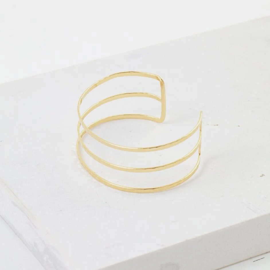 ZzU6E3aeRzOsi13YNwX0_Sayla_Hammered_Bangle_-_Gold_FLT_IND_2_WEB_1080x.jpg