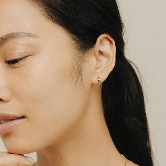PFWdNV6GTYi4n7nsZ50s_Bea_Hoop_Earrings_-_Gold_MDL_CLO_WEB_540x.jpg