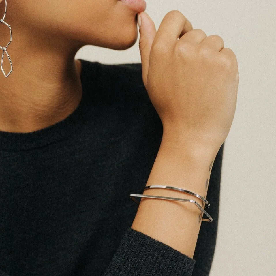 kZi2mkHVS3e6iTJwq3Bj_Voyage_Bangle_-_Silver___Dali_Drop_Earrings_-_Silver_MDL_CLO_WEB_1080x.jpg
