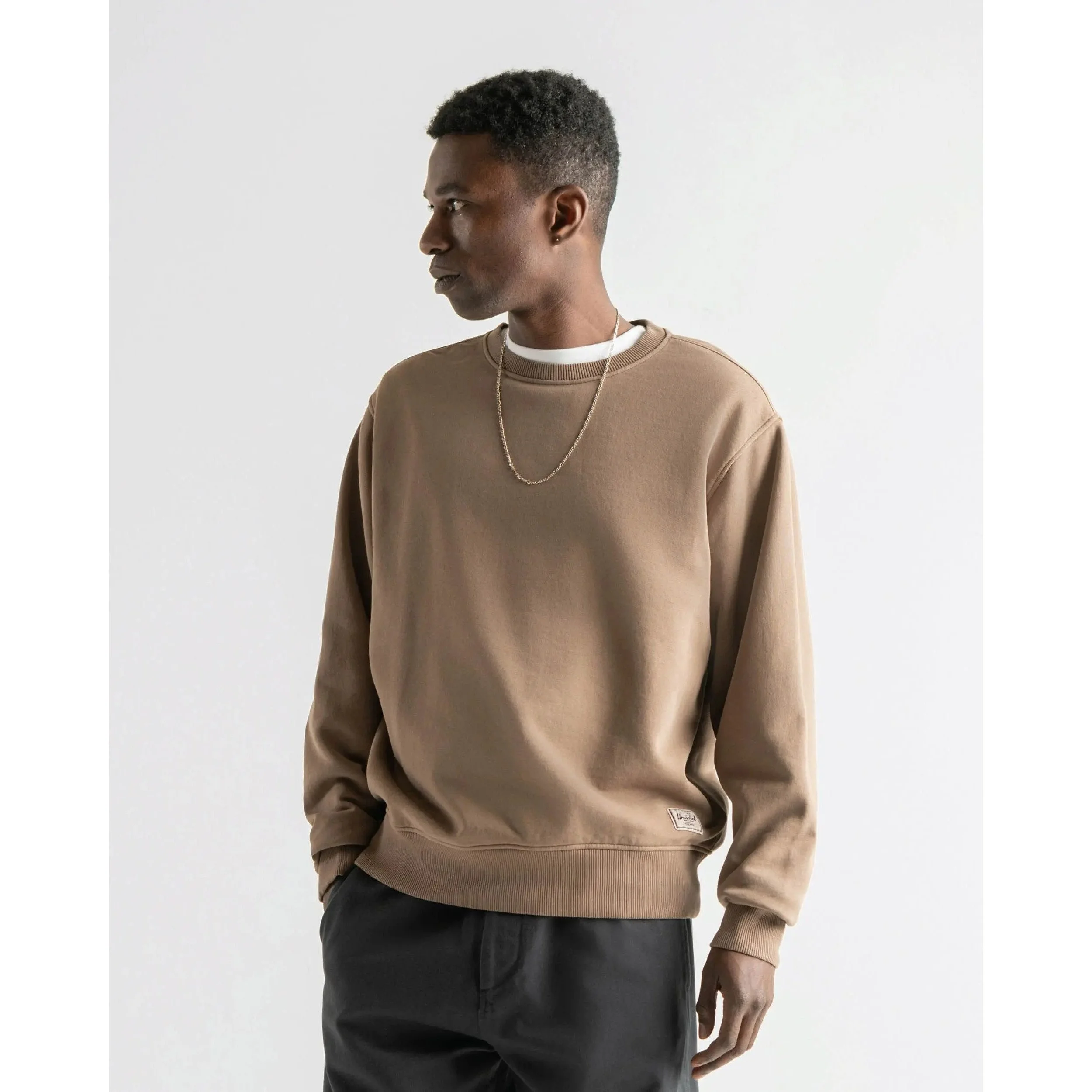 SWEATSHIRTS & SWEATERS 