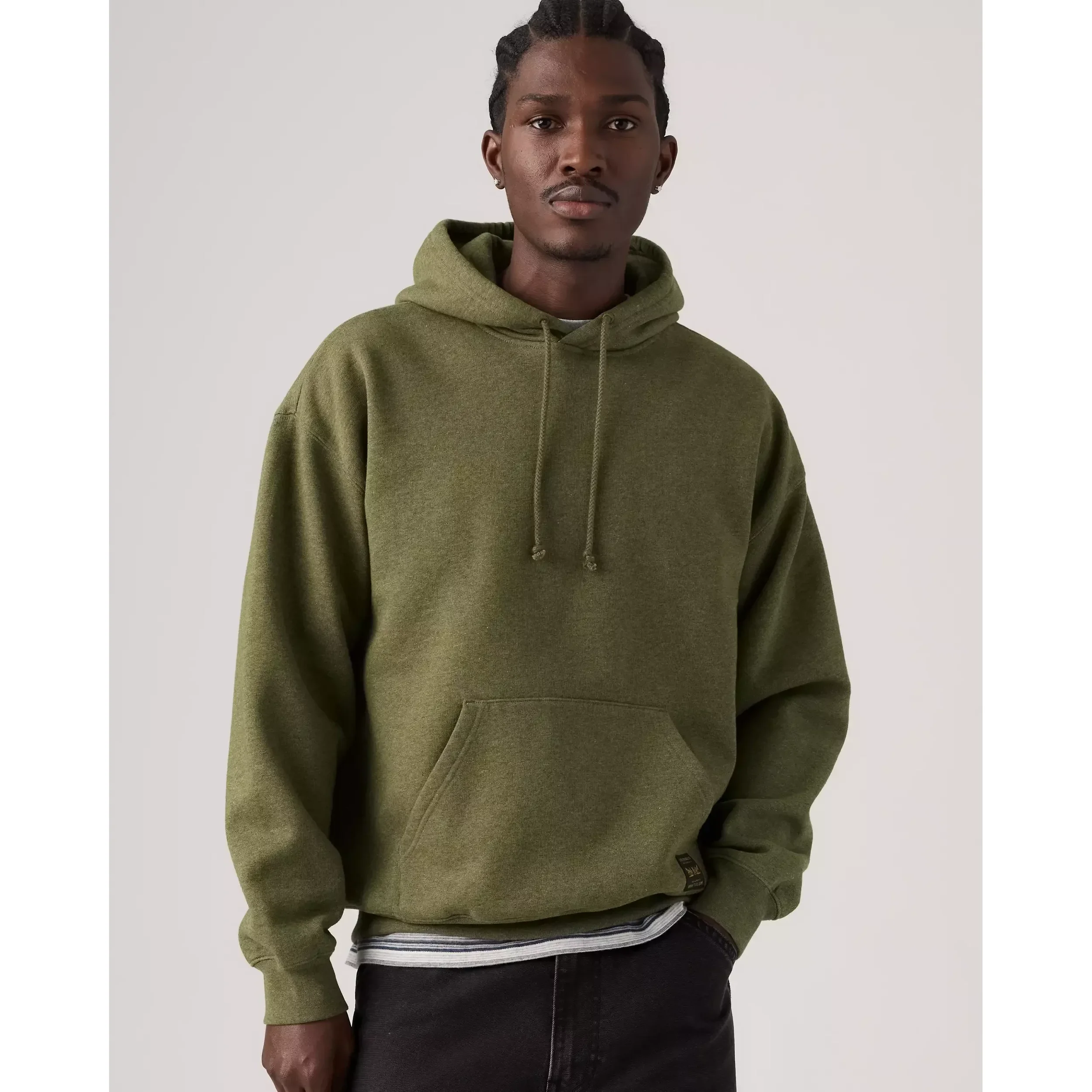 SWEATSHIRTS & SWEATERS 