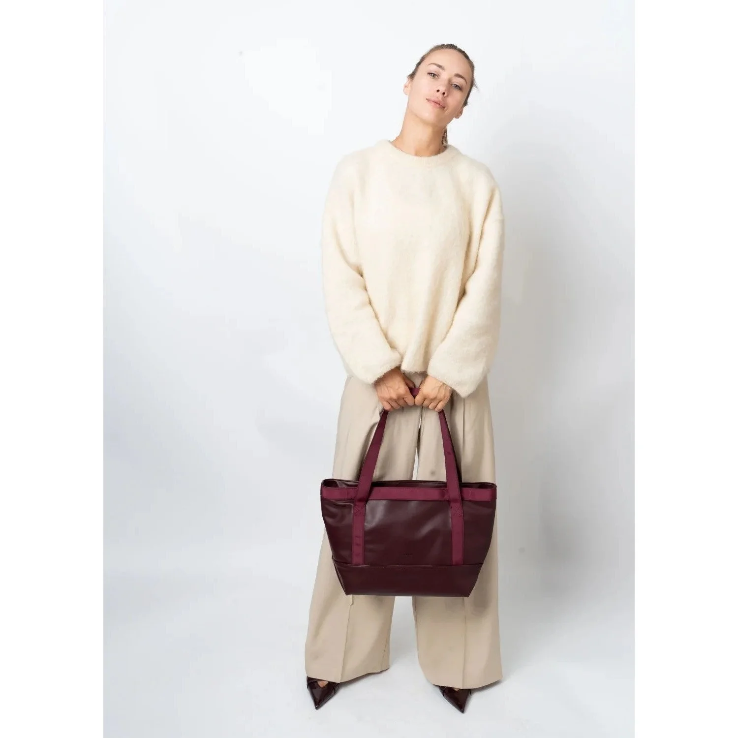 imgi_31_FETCH_SOFT_STRUCTURE-Tote_Bag-2503-113-010000-475_Midnight_Plum-5.jpg