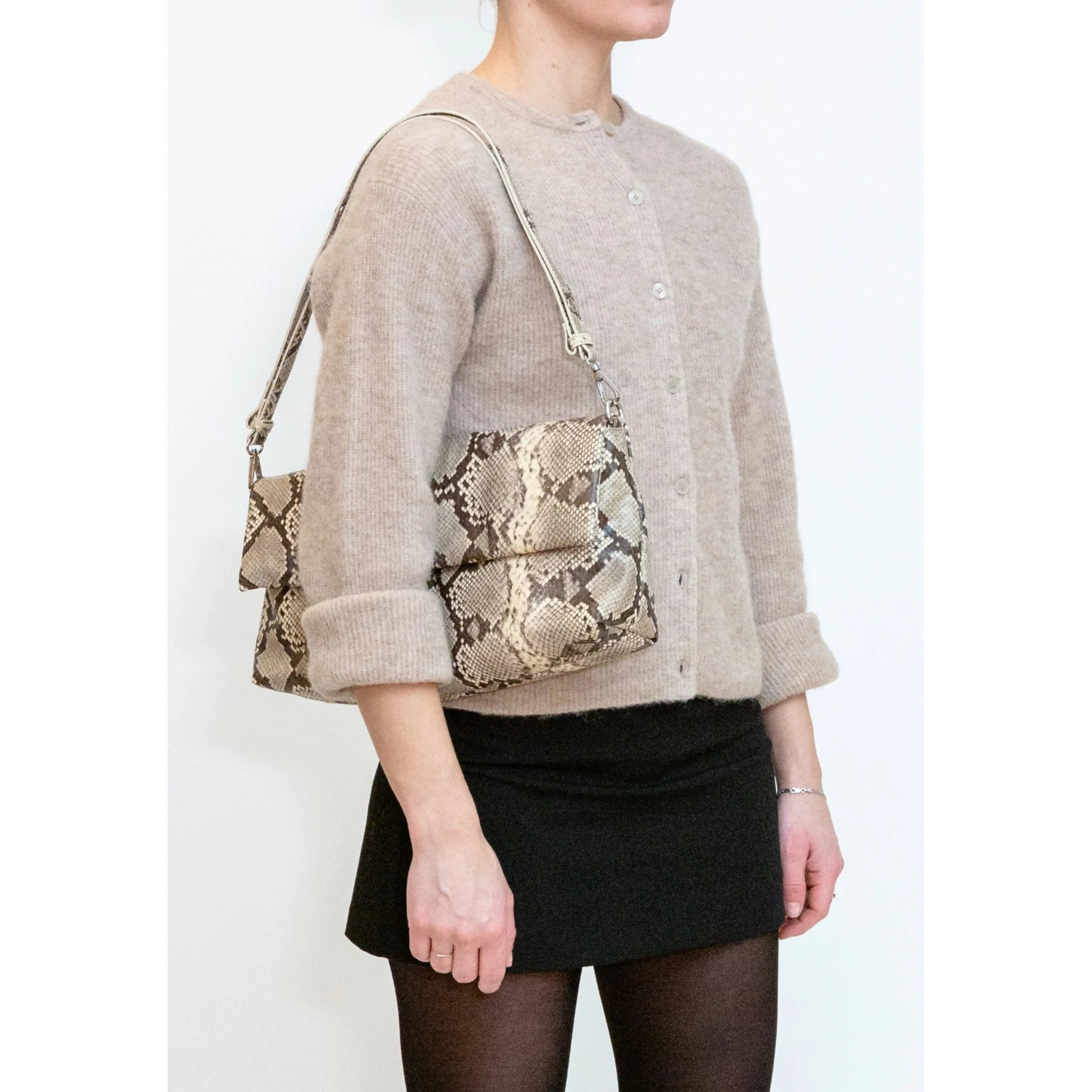 imgi_48_Arlene_Scaly-Clutch-2603-131-012600-506_Ivory-4.jpg