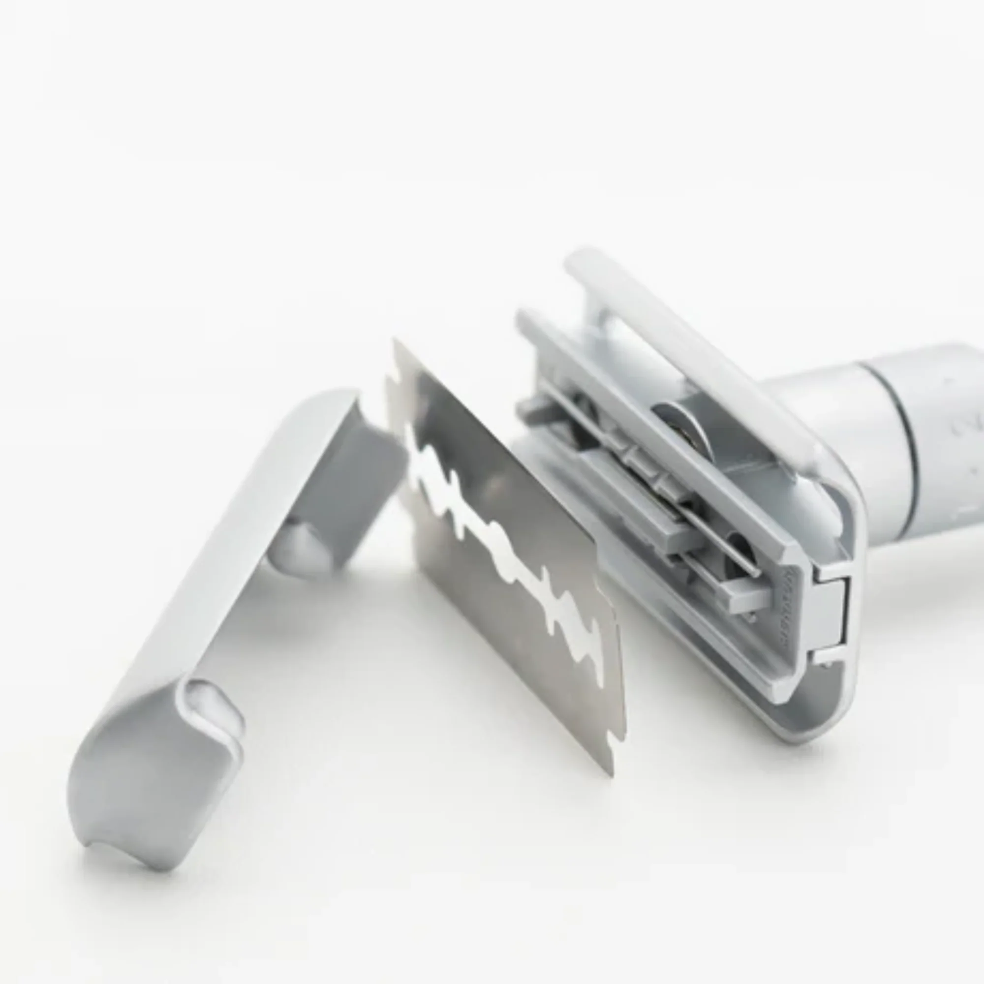 imgi_65_MERKURFUTUR700AdjustableDoubleEdgeSafetyRazorinMatteChromeFinish05_2048x.png