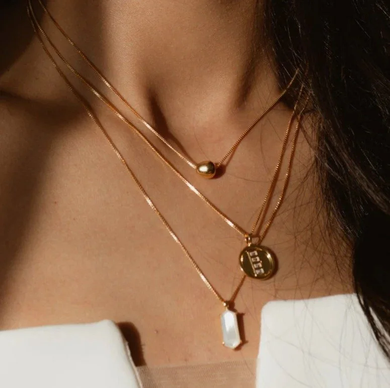 imgi_1_Helen_LangNecklace_b207d4d4-df7f-476c-9e6d-123a40f66538_3000x.jpg