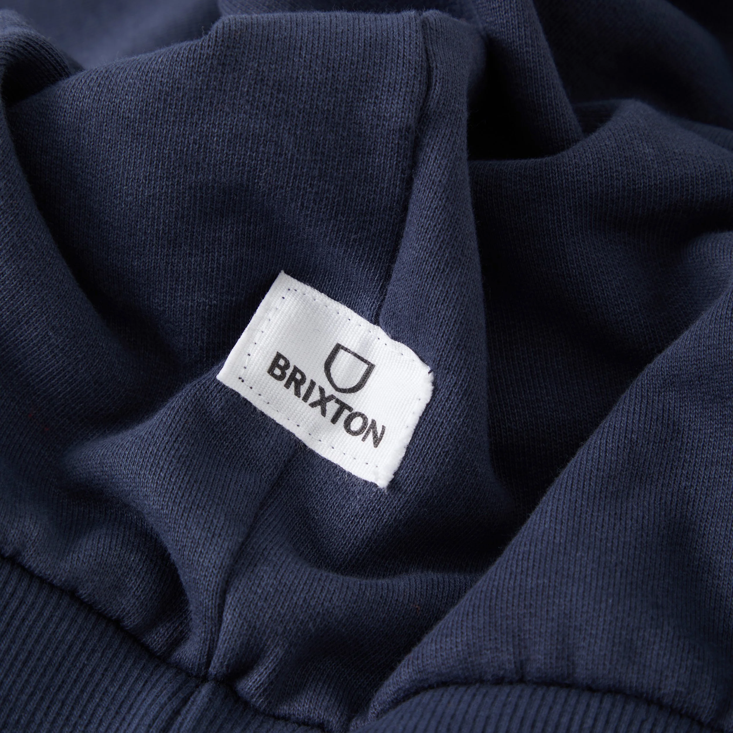 BRIXTON-BASELINE-CREW-FLEECE_23050_WHNVW_004.jpg