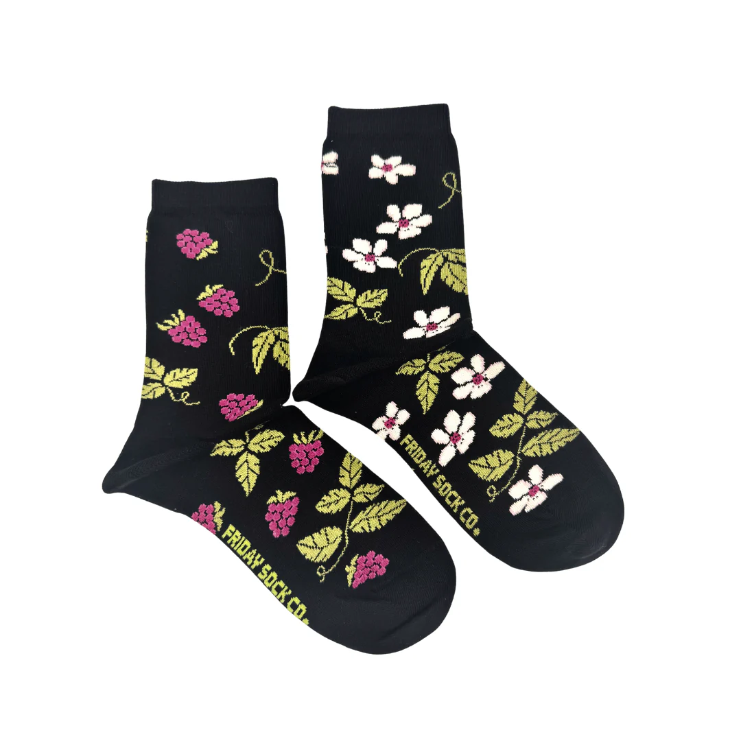 imgi_176_FLOW0035_Women_s_Raspberry_Bloom_Mismatched_Socks.png