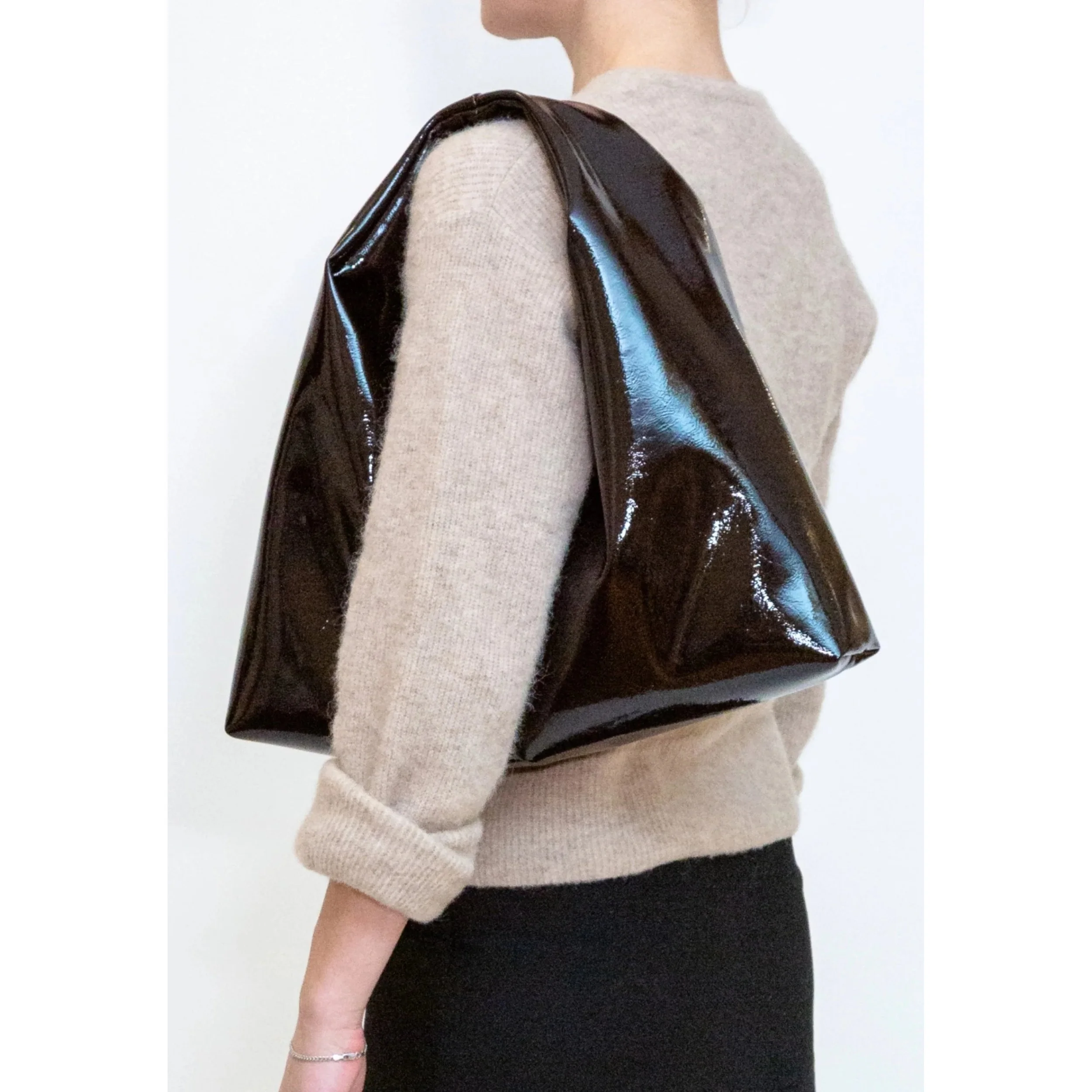 imgi_68_Sarah_Lacquer-Shoulder_Bag-2603-173-010500-507_Umber_Brown-4.jpg