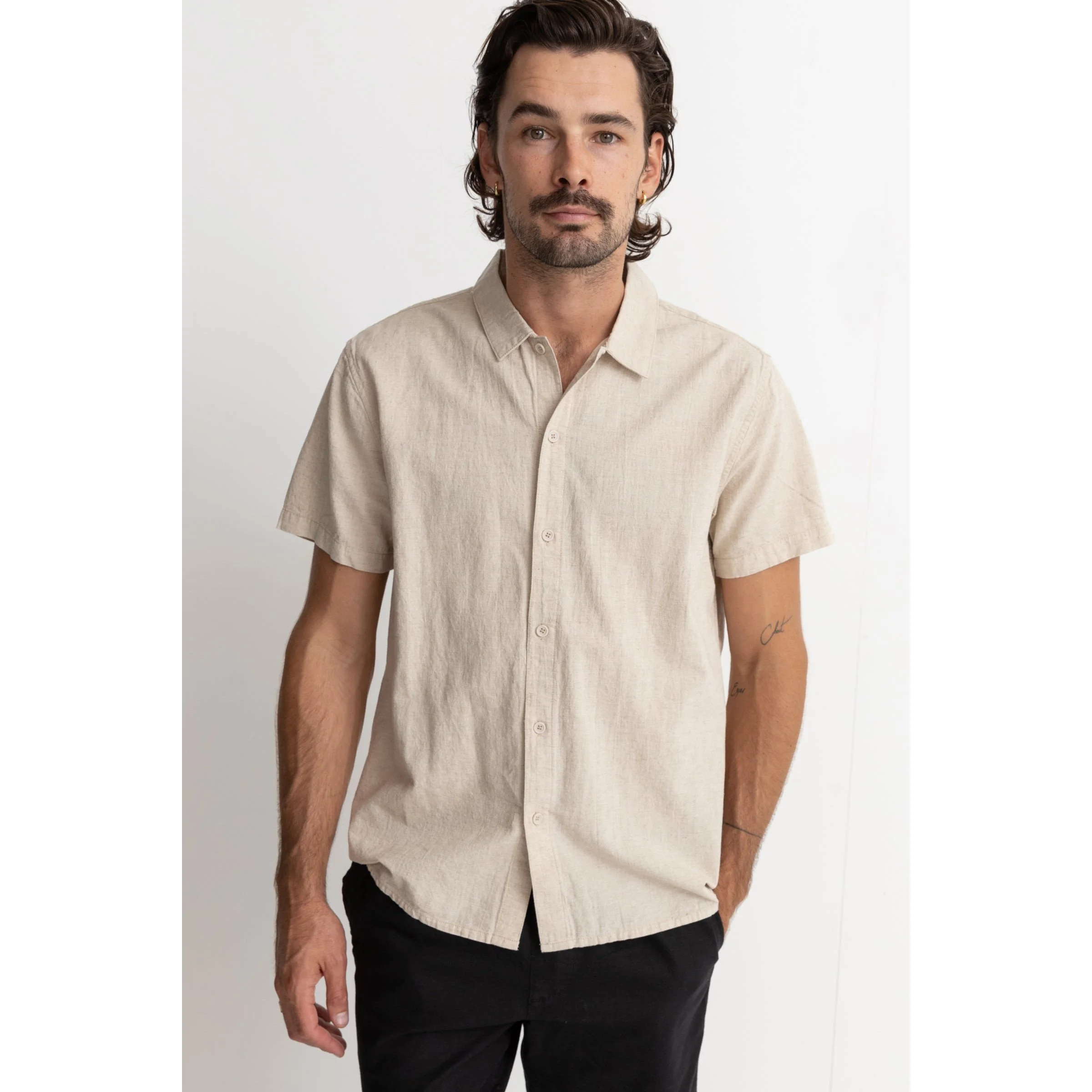 imgi_61_CL21M-WT05-CLASSIC-LINEN-SHIRT-SAND-1_1a1c51af-07b2-4adb-96f9-b5131603b7c8_1600x.jpg