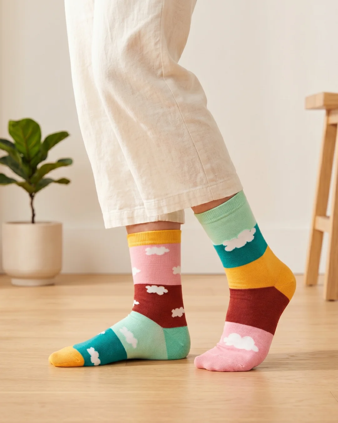 imgi_4_CREW0295_Women_s_Clouds___Stripes_Mismatched_Socks_Lifestyle.png