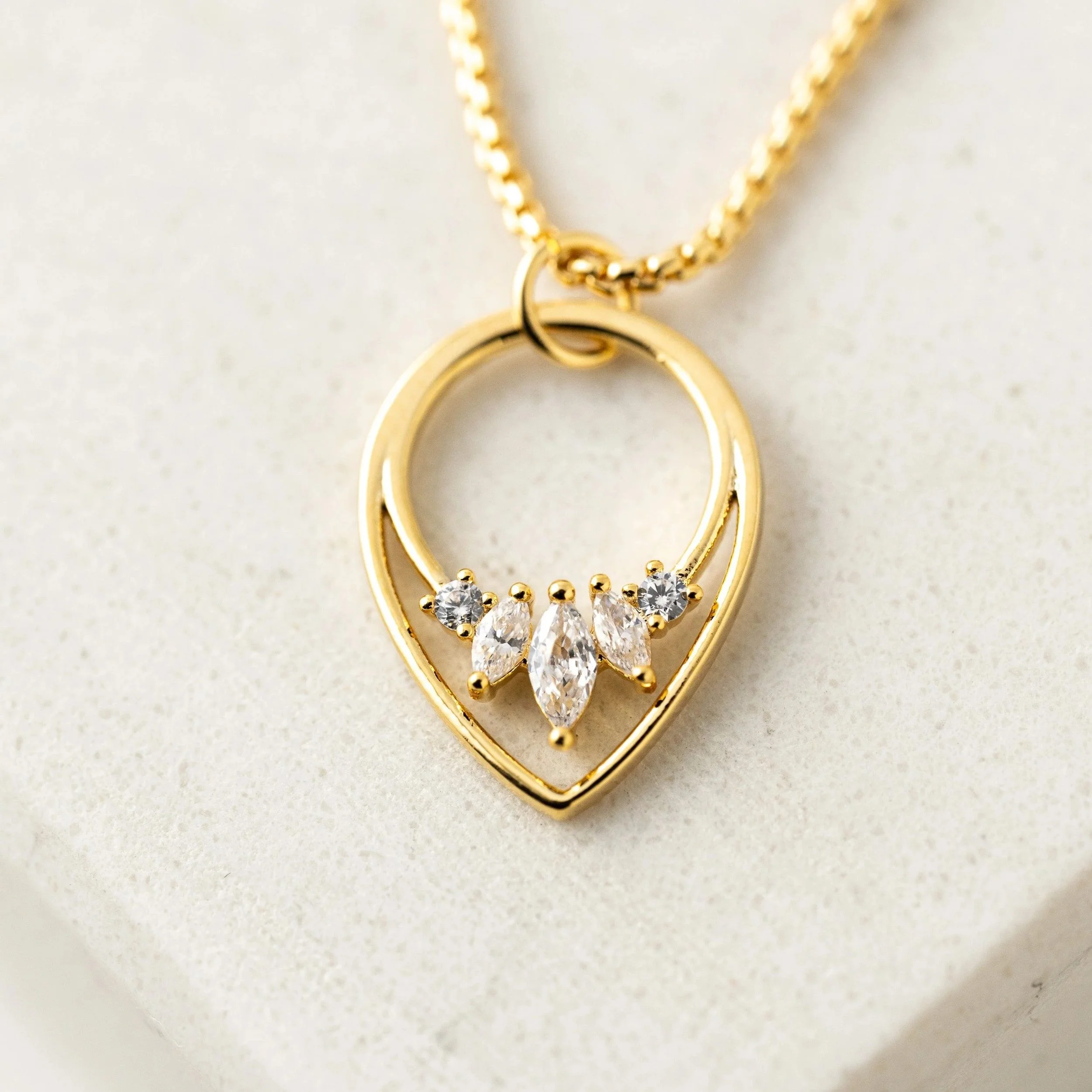 imgi_725_AriaNecklace-Clear_1x1_DSC1174_8047cb91-5c47-4742-a188-d5fcf1f1c647.jpg