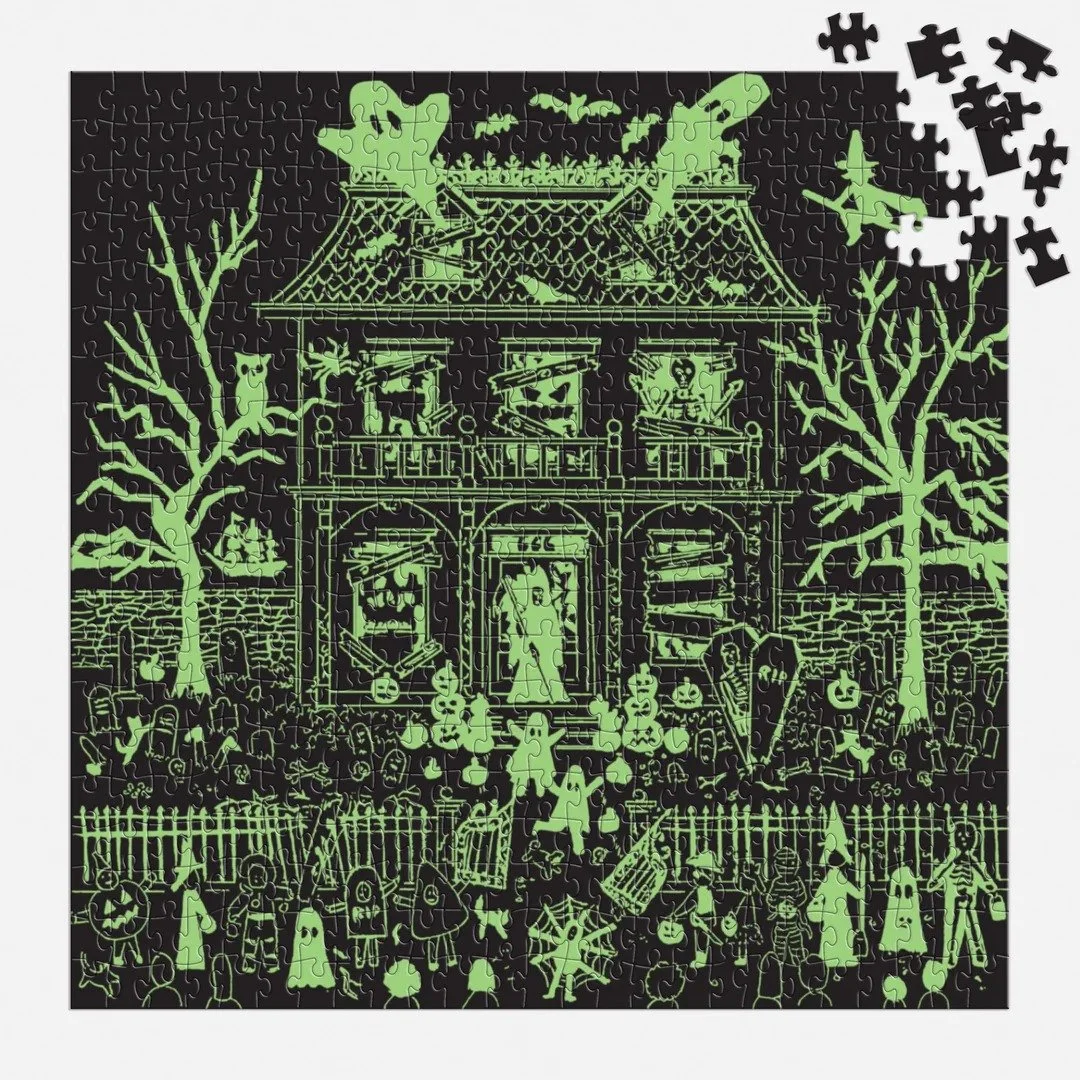 imgi_10_GA_500PcGlowInTheDarkPuzzle_MichaelStorrings_HauntedHouse_INT4_9780735386129.jpg