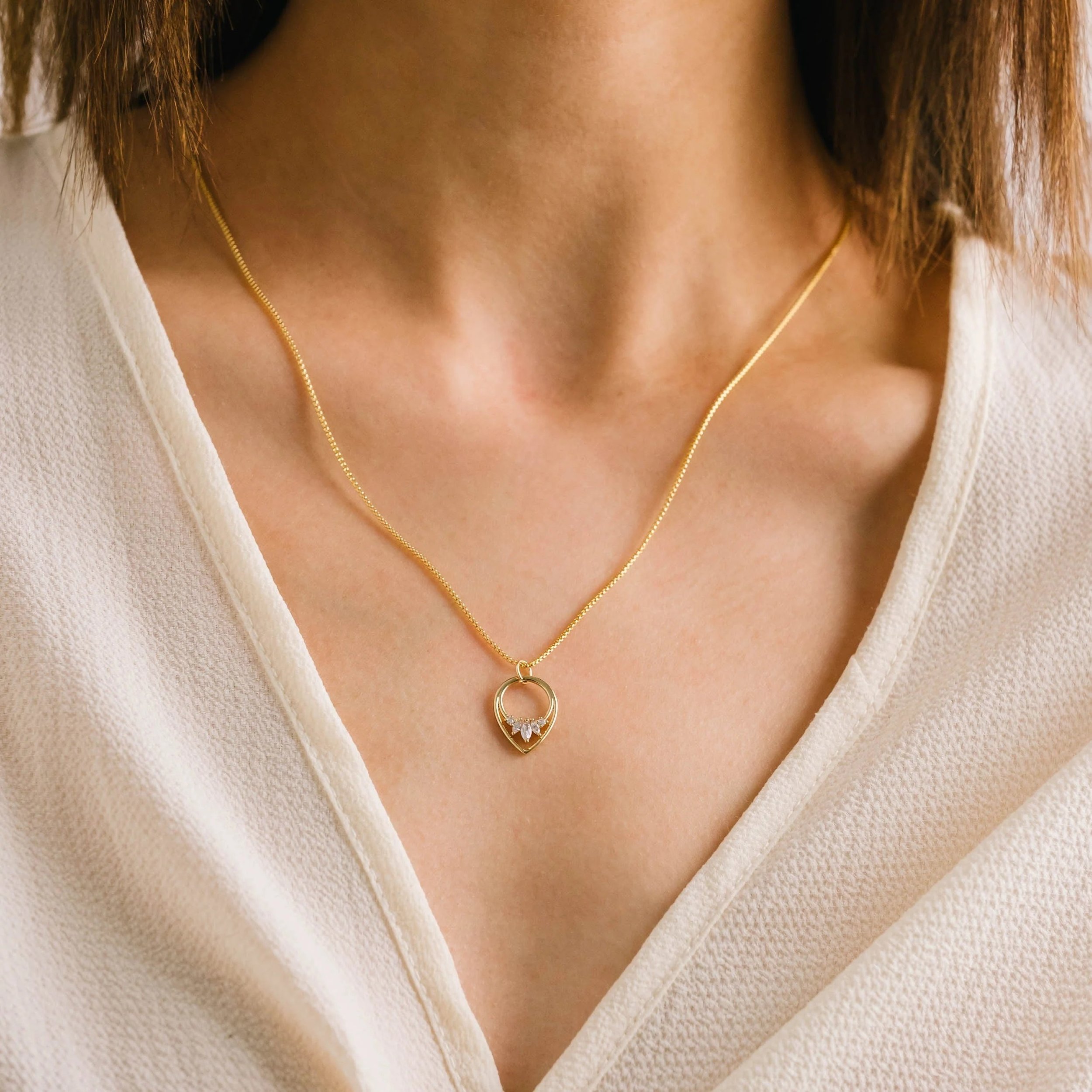 imgi_724_AriaNecklace-Clear_1x1_JT19237-Edit_d21adaaa-2175-4aec-bb95-b3c363dfa022.jpg