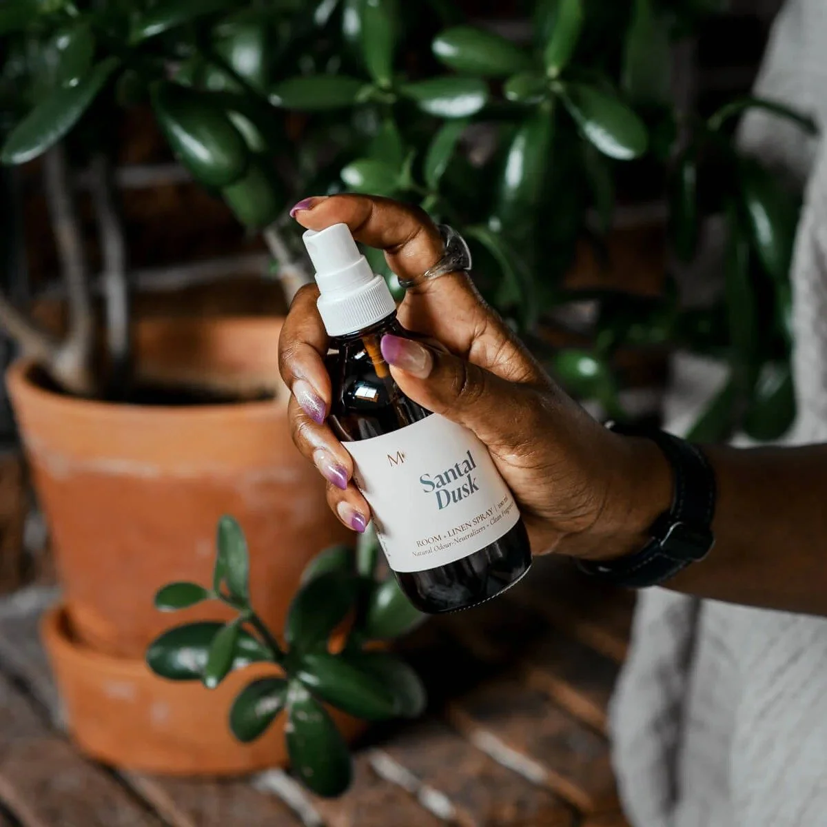 imgi_50_santal-dusk-room-linen-spray-made-in-edmonton-by-misiyo-candle-co-03784.jpg