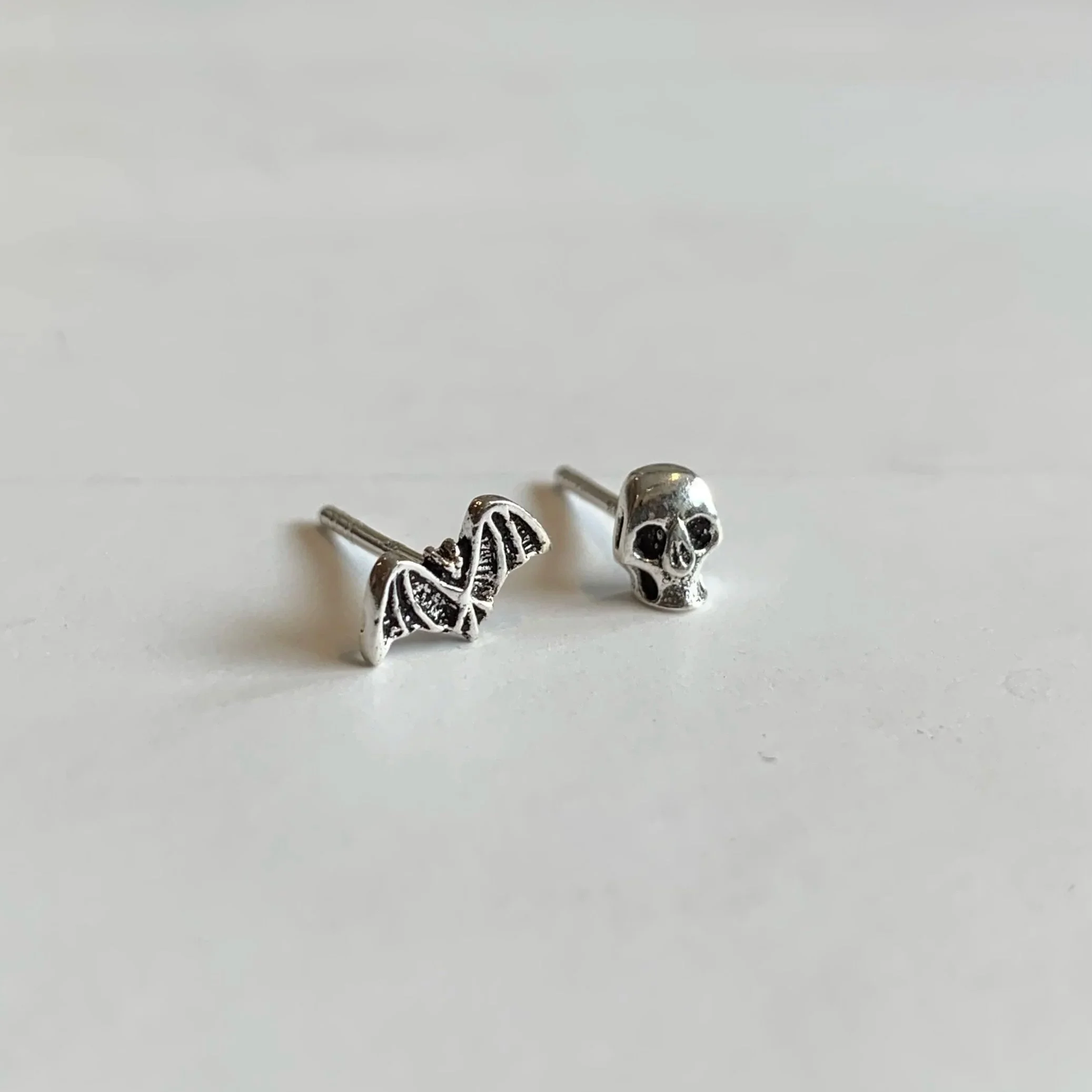 skullbatearring1.jpg