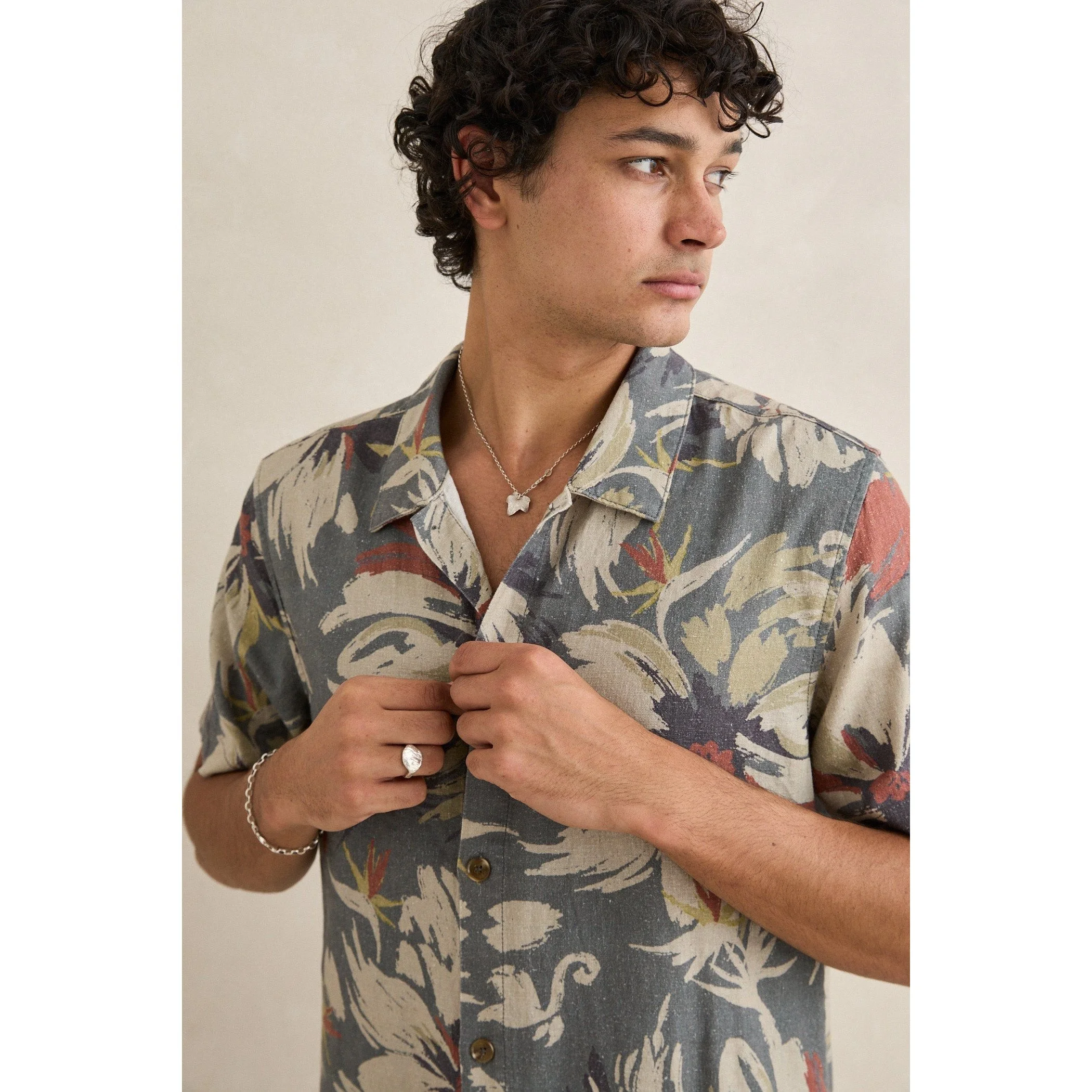 imgi_39_0126M-WT06-TROPICAL-CAMO-SS-SHIRT-CAMO-2_dfb629c3-6b09-4d9d-9782-960354fe3de0_1400x.jpg