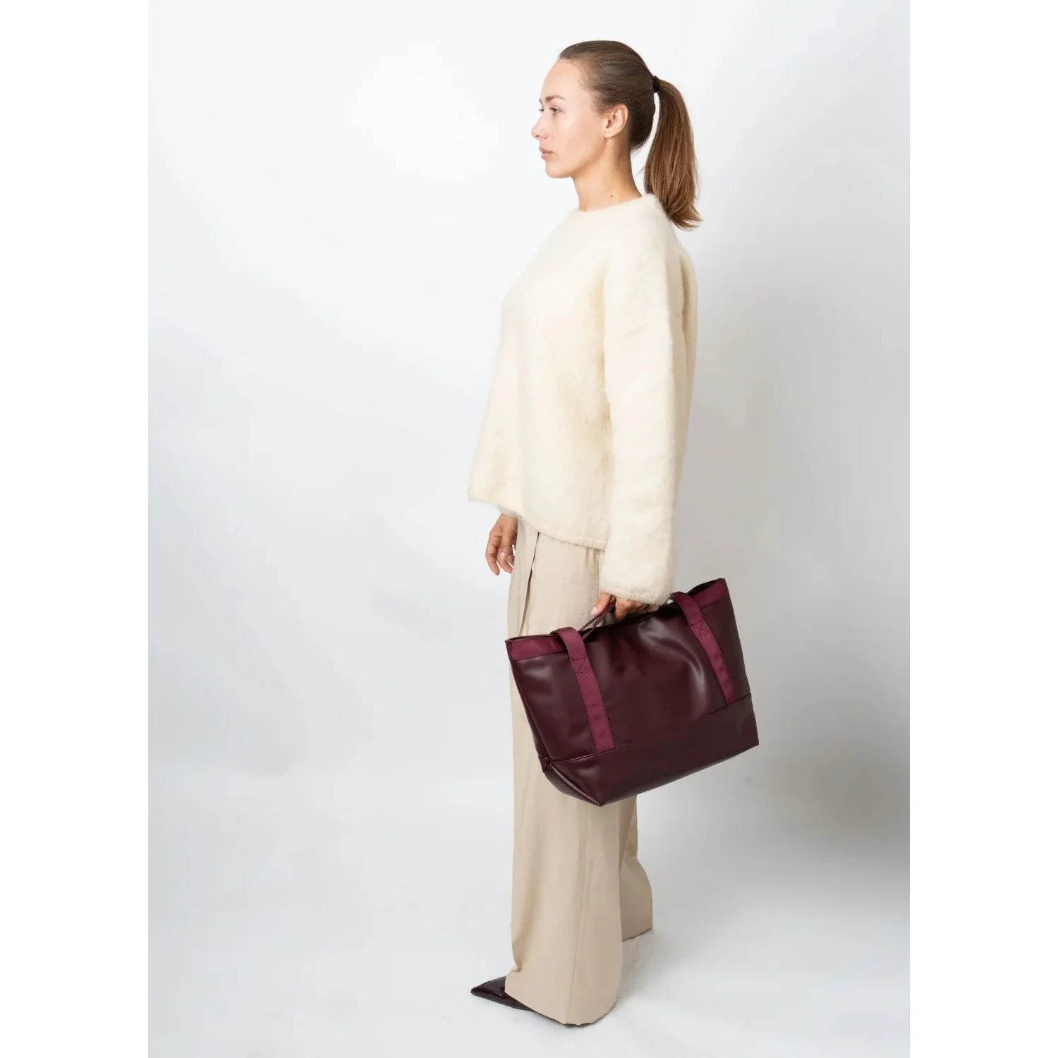 imgi_29_FETCH_SOFT_STRUCTURE-Tote_Bag-2503-113-010000-475_Midnight_Plum-3.jpg