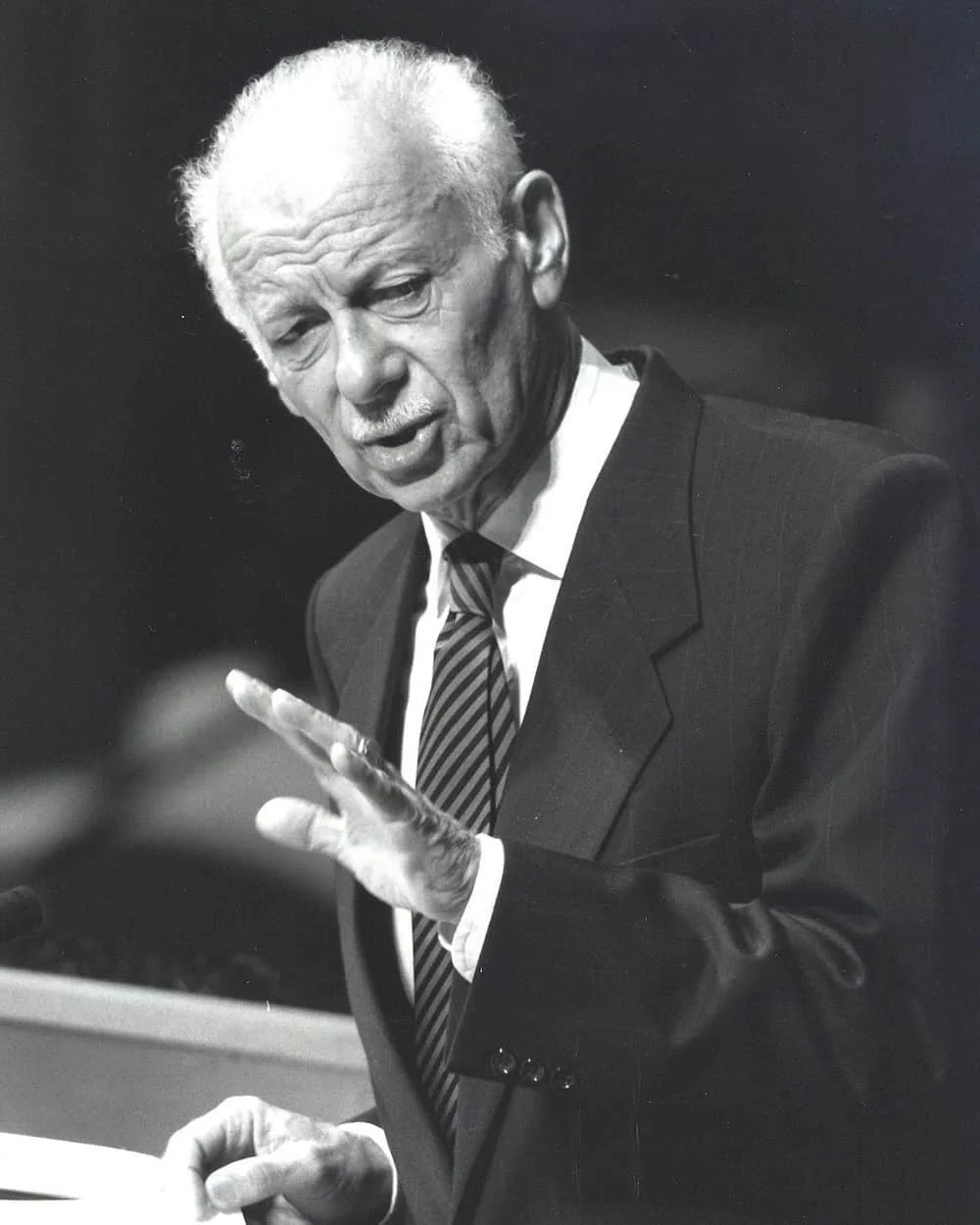 Sixto Durán Ballén.jpg