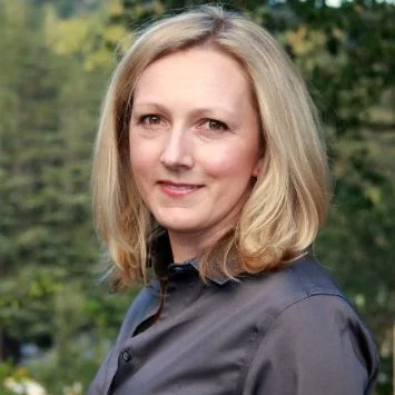 Inga headshot.jpg